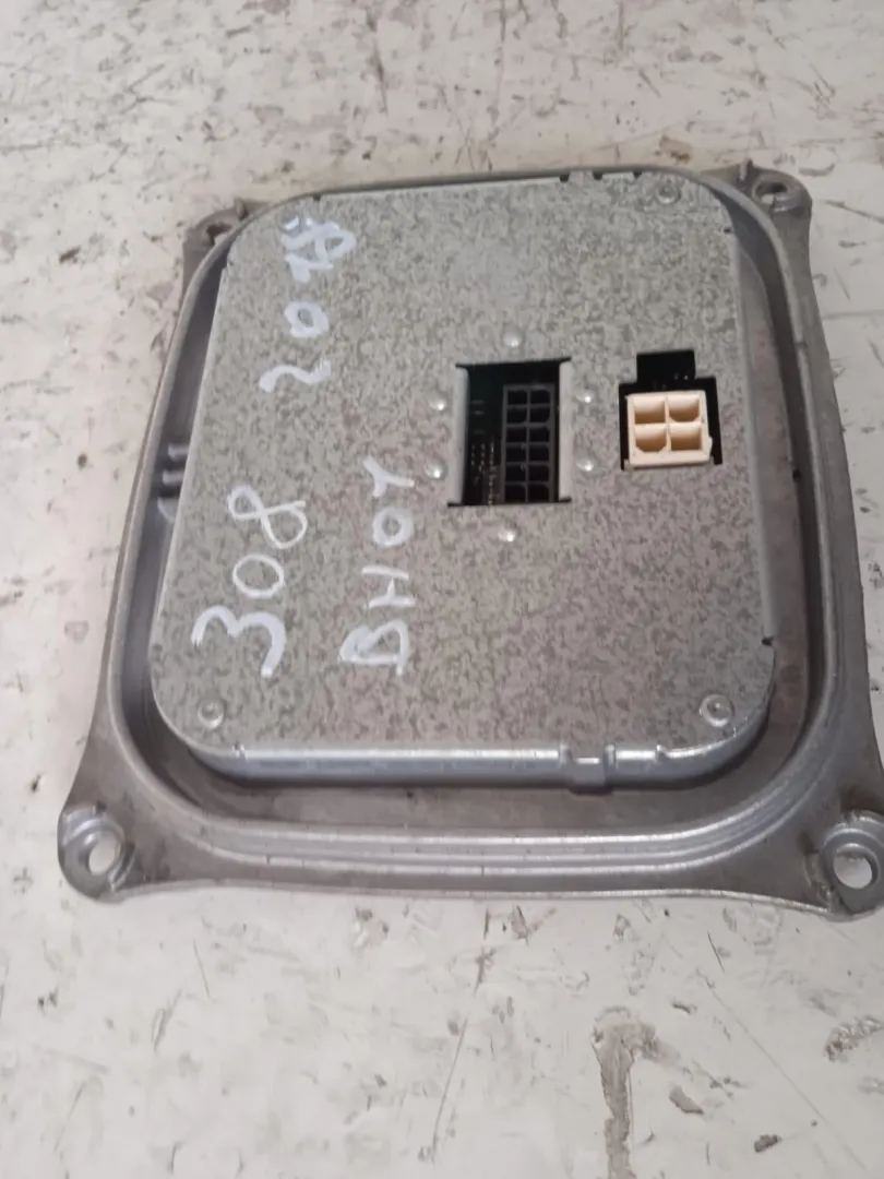 CENTRALINA XENON con codice 100732940300 da PEUGEOT 308 2Â° Serie 1600 Diesel con codice motore BH01/BH01 (2018)