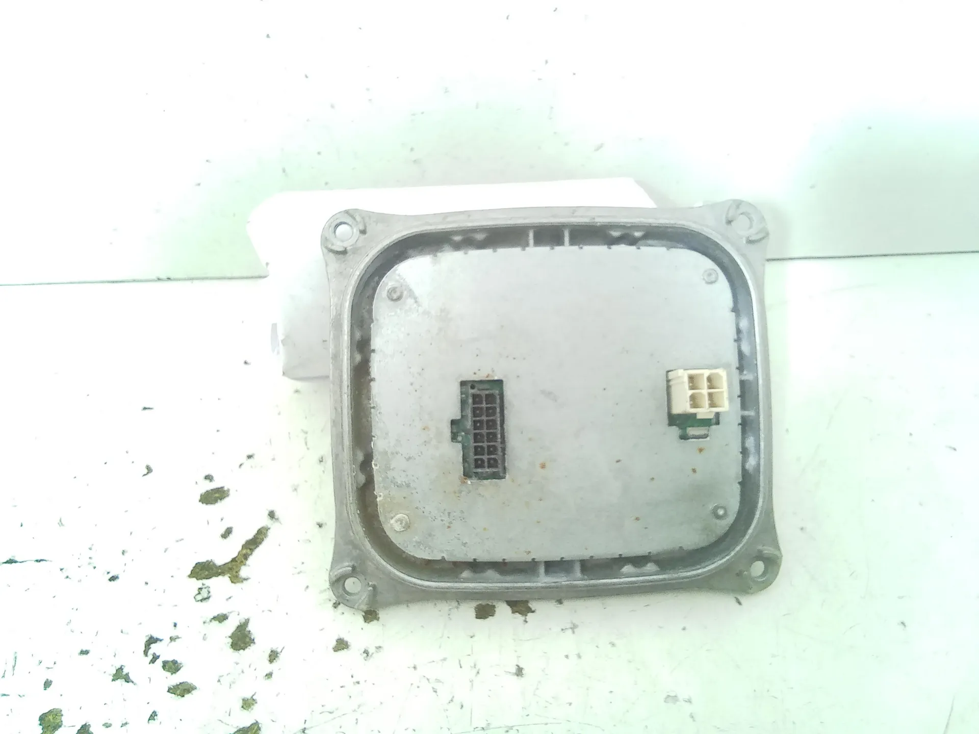 CENTRALINA XENON con codice 130732940400 da PEUGEOT 308 2Â° Serie 2000 Diesel 110 kW / 150 CV (2014)