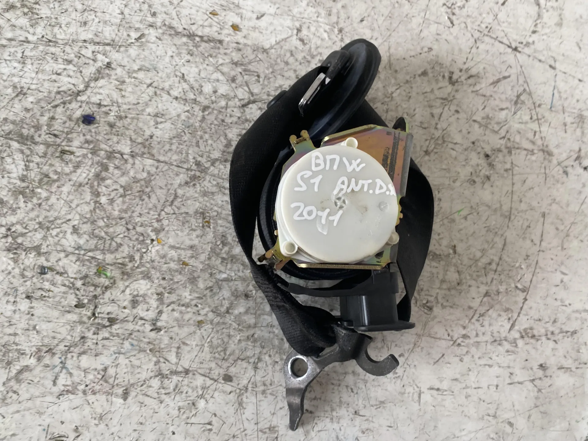 CINTURA DI SICUREZZA ANTERIORE DESTRA con codice 33017492 B da BMW Serie 1 Serie (E87) (07>) Diesel (2011)