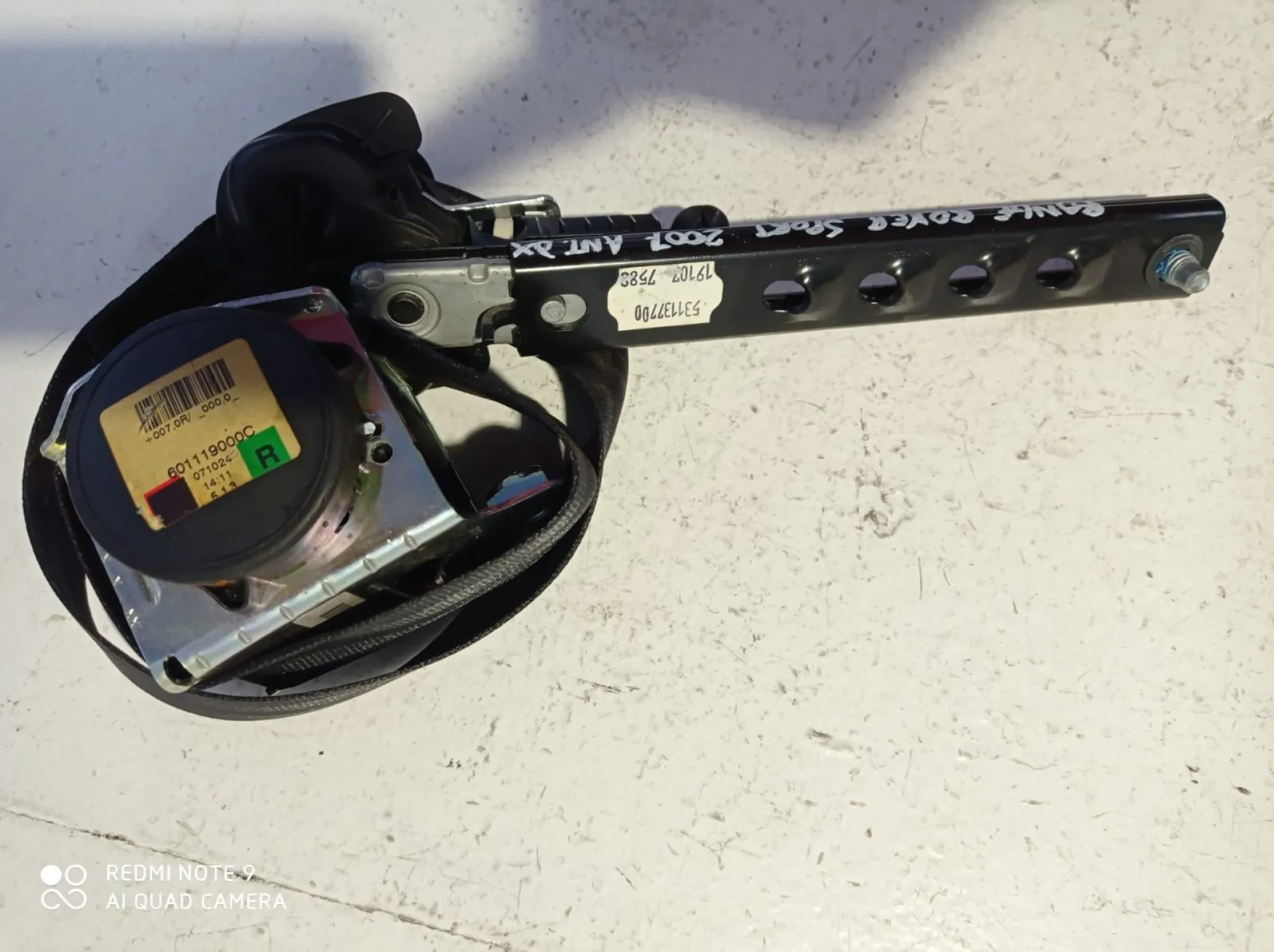 CINTURA DI SICUREZZA ANTERIORE DESTRA CON PRETENSIONATORE con codice 601119000 da LAND ROVER Range Rover SPORT (05>13) 2700 Diesel (2007)
