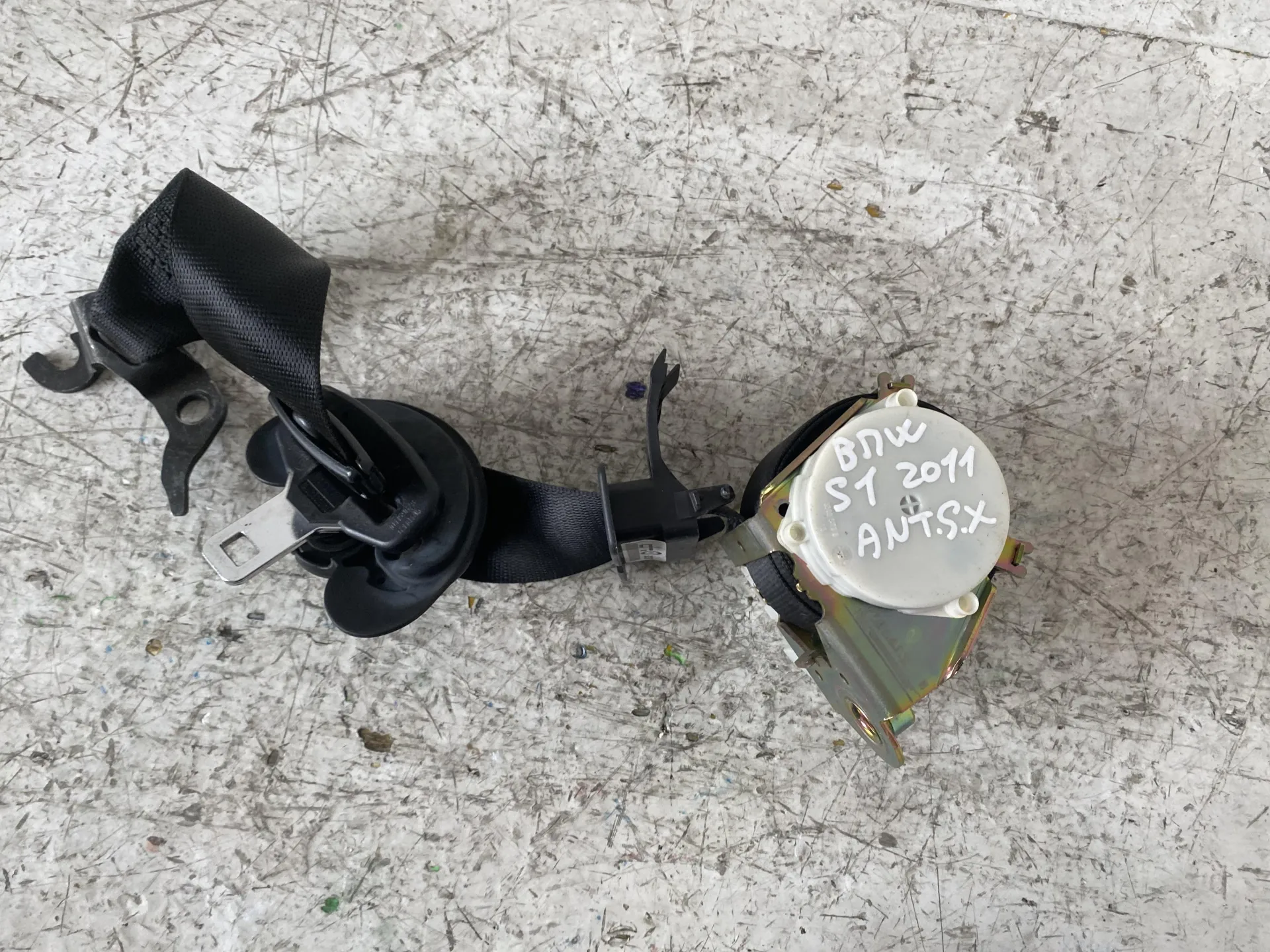 CINTURA DI SICUREZZA ANTERIORE SINISTRA con codice 33017492 B da BMW Serie 1 Serie (E87) (07>) Diesel (2011)