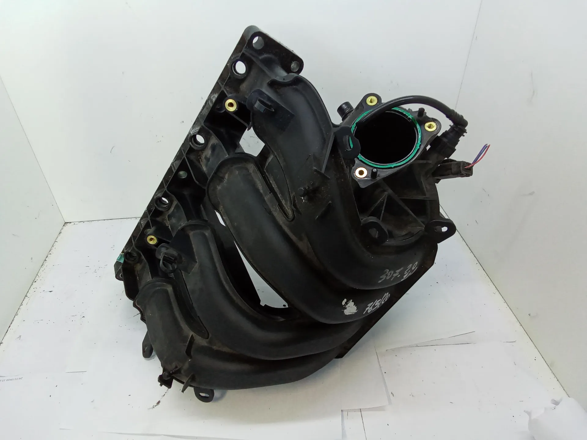 COLLETTORE ASPIRAZIONE con codice 96508680800 da PEUGEOT 307 Berlina 2Â° Serie 1600 Benzina (2007)