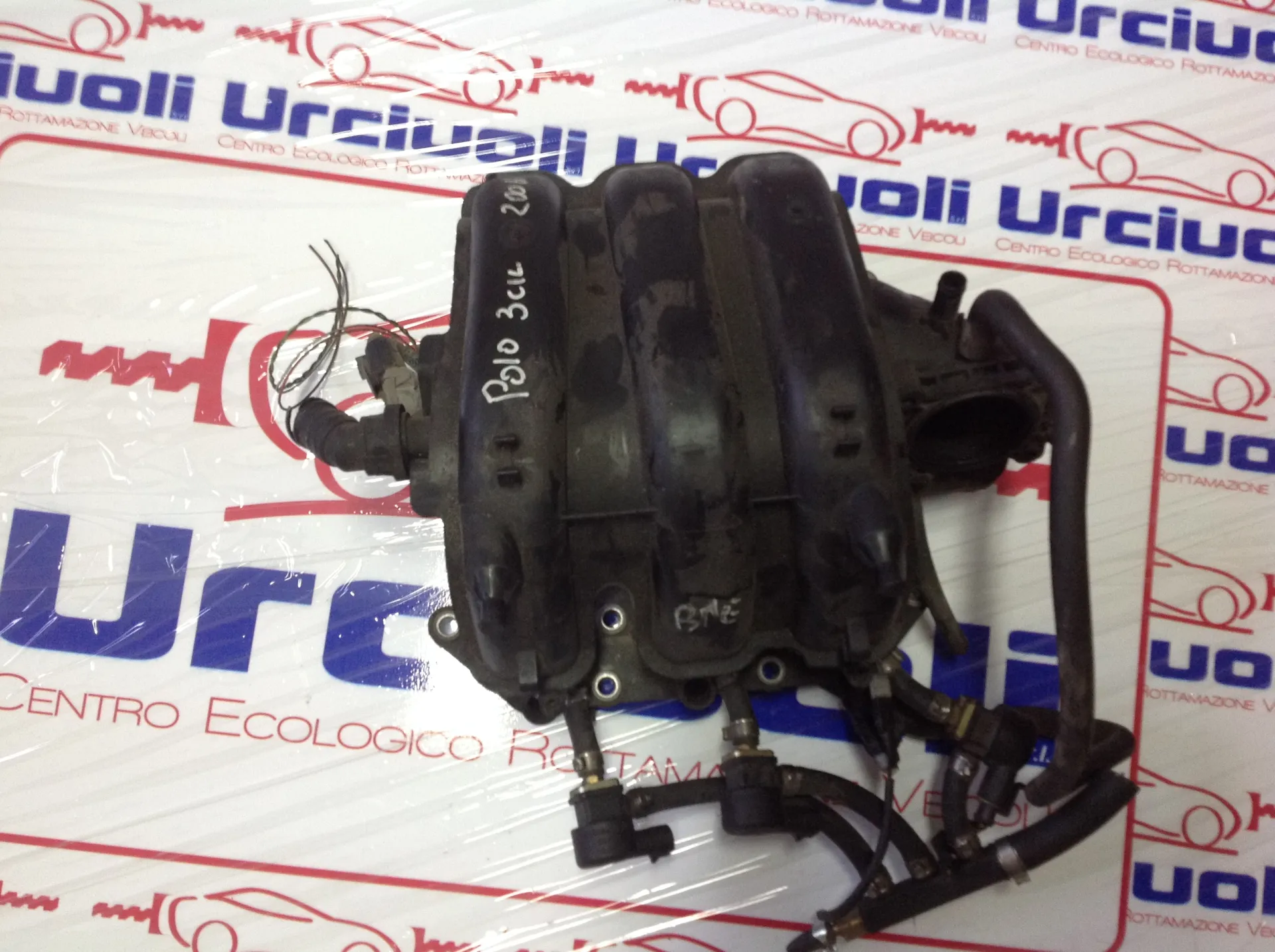COLLETTORE ASPIRAZIONE con codice 03E129711C da VOLKSWAGEN Polo 4Â° Serie 1200 Benzina (2006)