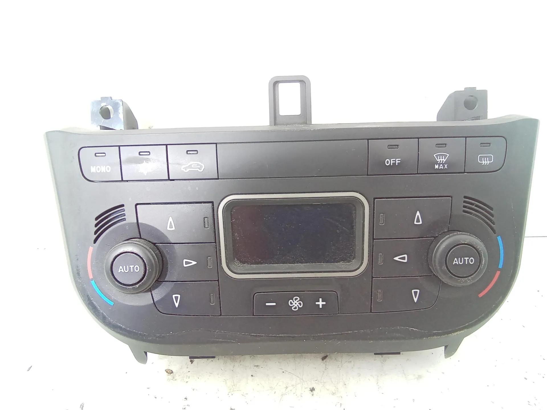 COMANDI CLIMA con codice 156088743 da ALFA ROMEO Mito Serie (955_) (08>) 1300 Diesel 70 kW / 95 CV (2010)