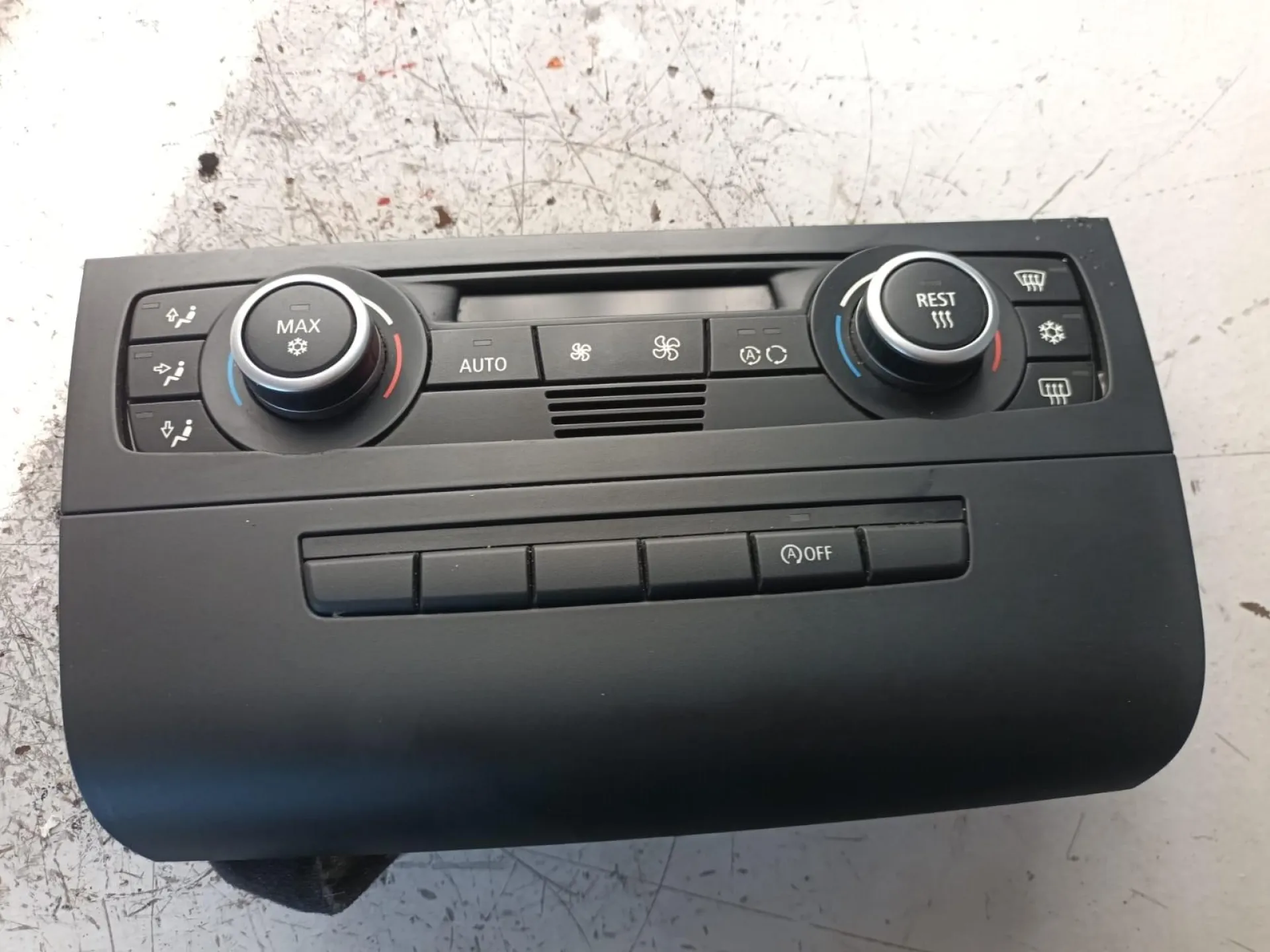 COMANDI CLIMA con codice 6411 9162983-01 da BMW Serie 1 Serie (E87) (07>) 2000 Diesel con codice motore N47D20A/N47D20A (2009)