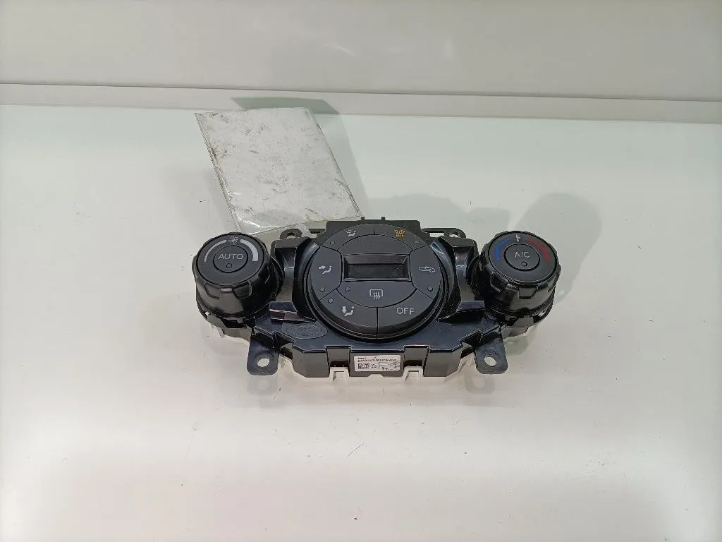 COMANDI CLIMA con codice 8A6T18C612 da FORD EcoSport Serie (15>) 1499 benzina (2014)