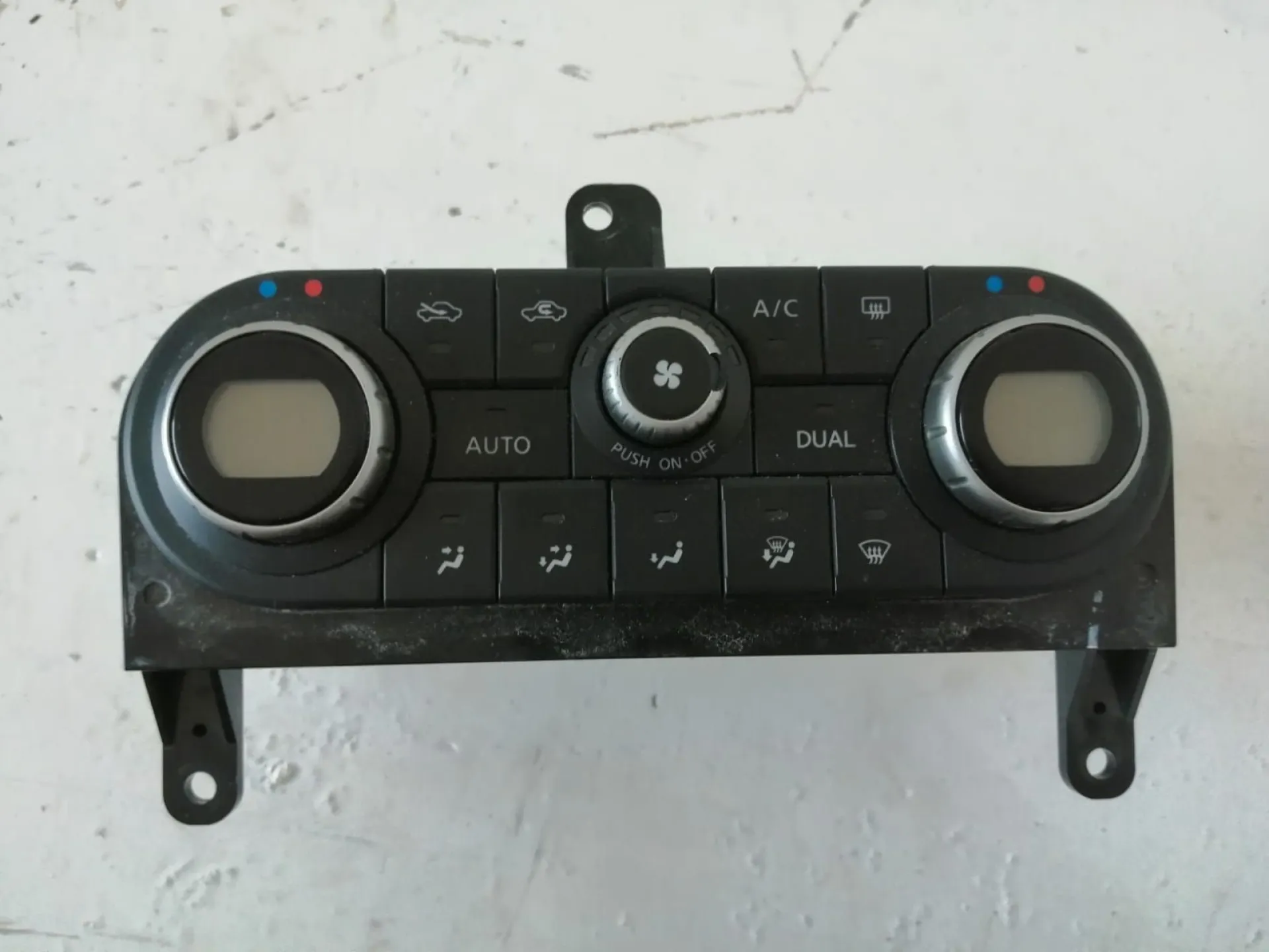 COMANDI CLIMA con codice 27500JD45C da NISSAN Qashqai 2Â° Serie 2000 Diesel (2010)