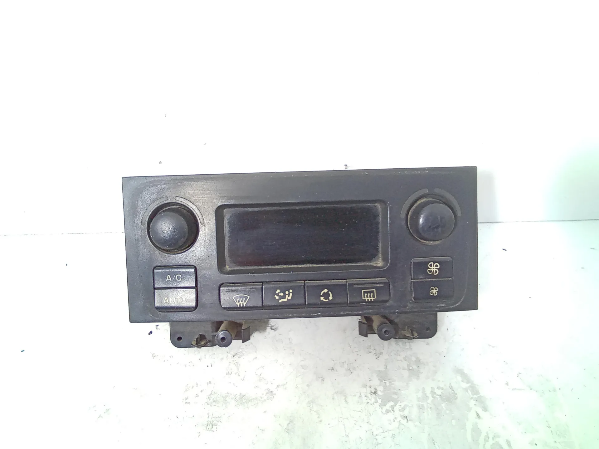 COMANDI CLIMA con codice 9646627977 da PEUGEOT 307 Berlina 1600 Diesel 66 kW / 90 CV (2007)