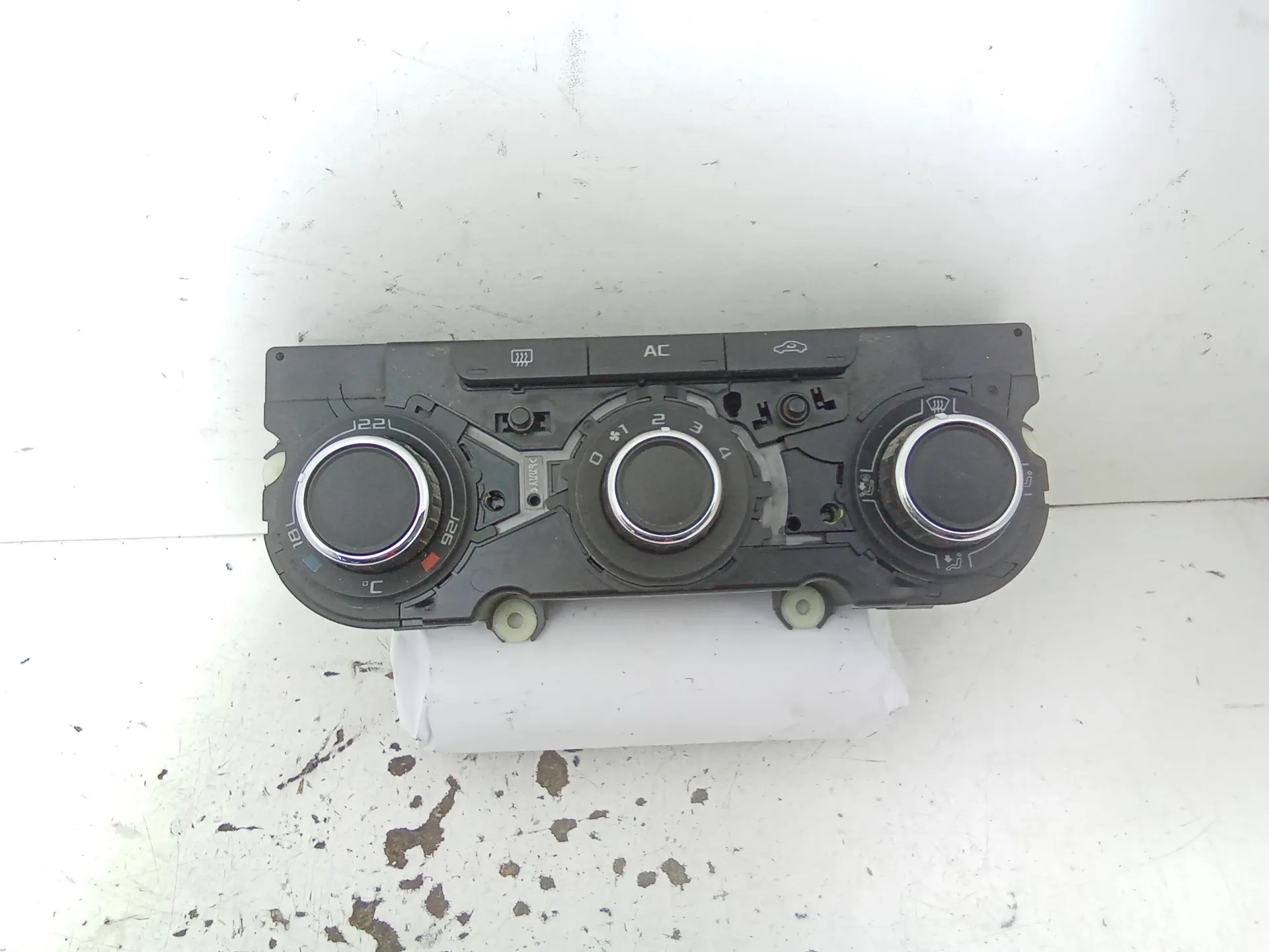 COMANDI CLIMA con codice 3t0820047h da SKODA Octavia S. Wagon 2Â° Serie 1900 Diesel 77 kW / 105 CV (2009)