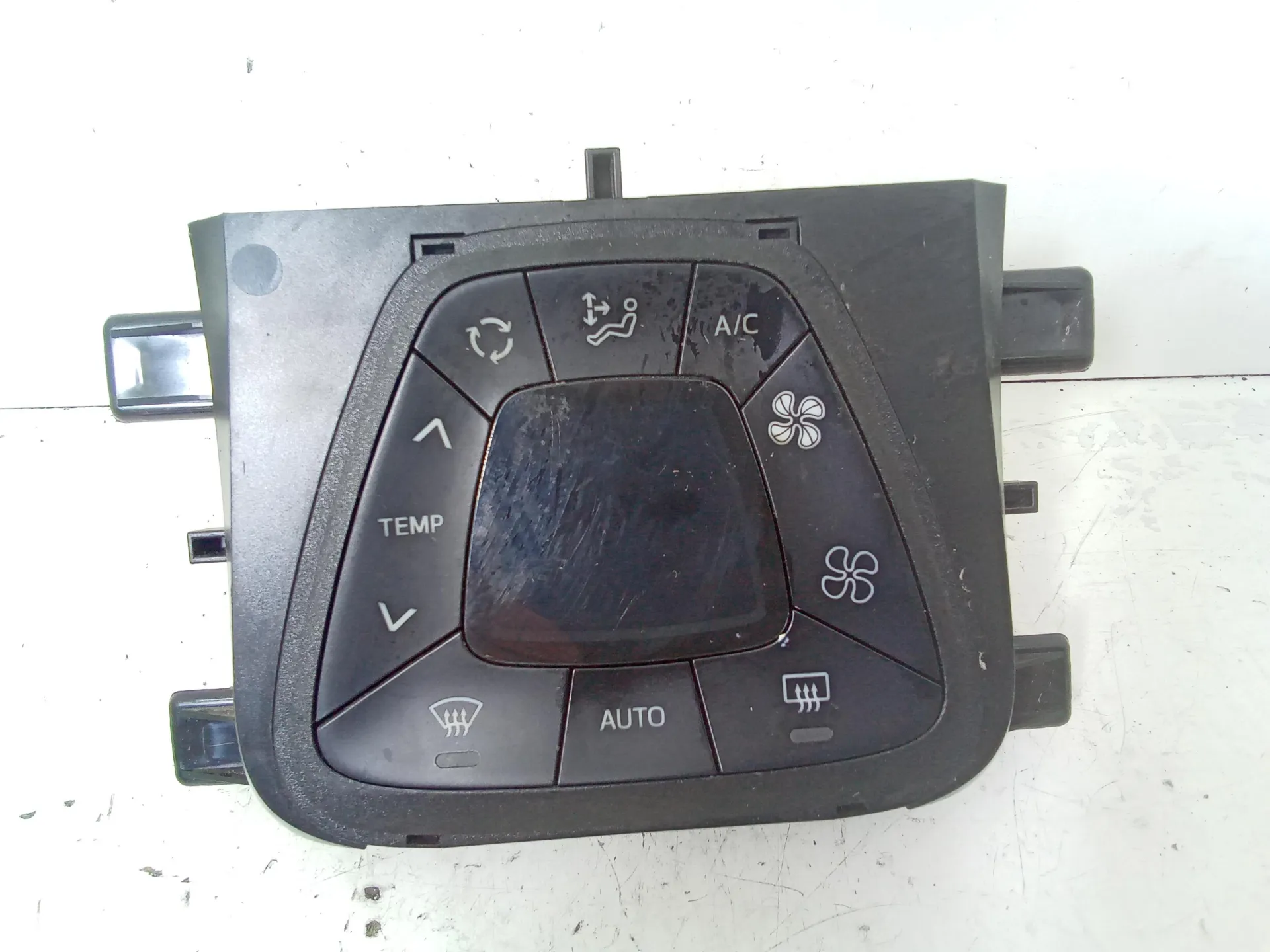 COMANDI CLIMA con codice 5590-yv010 da TOYOTA Aygo 1Â° Serie 1000 Benzina 50 kW / 68 CV (2015)