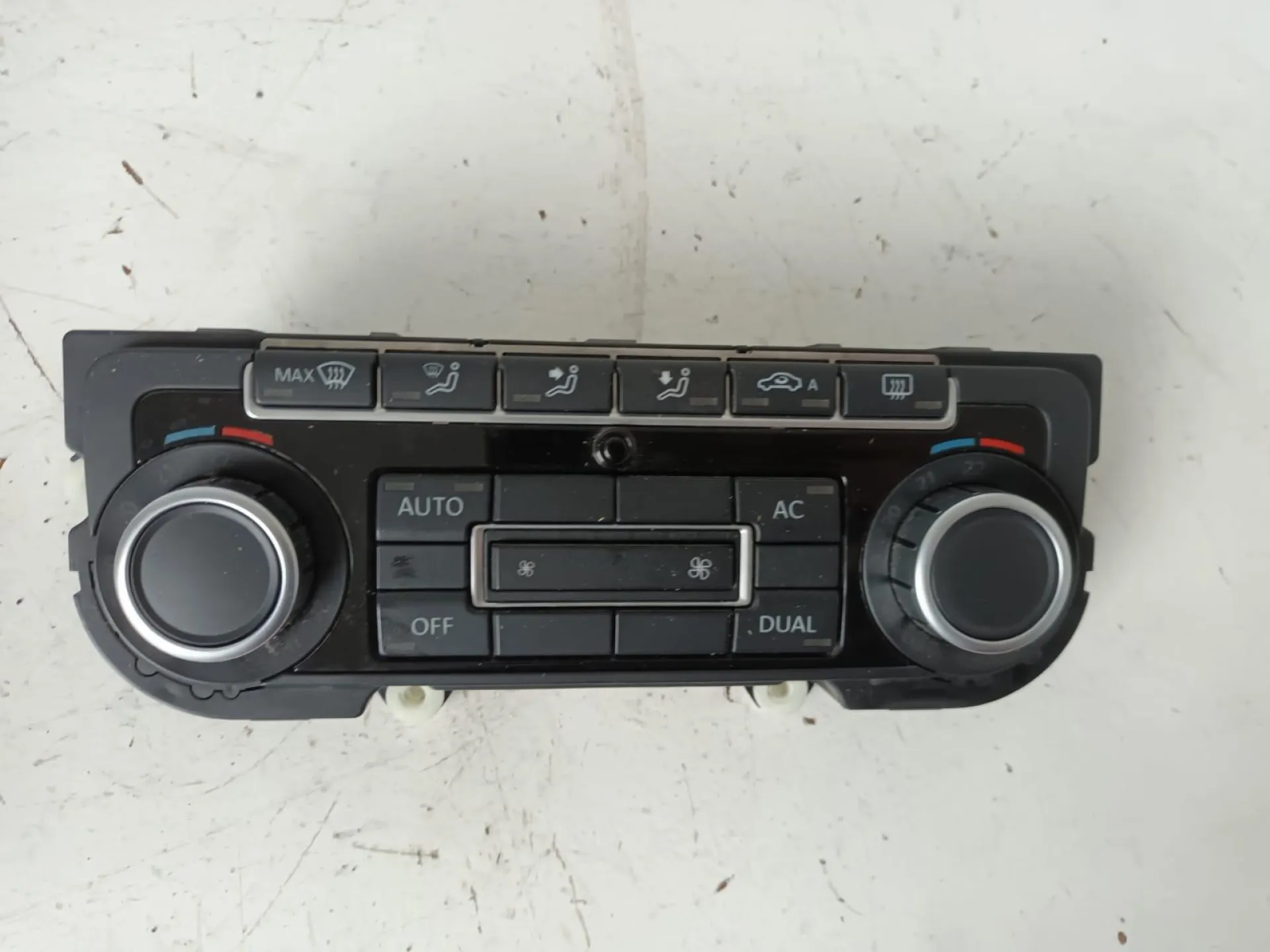 COMANDI CLIMA con codice 5K0907044 BS da VOLKSWAGEN Golf 5 Plus (04>13) 1600 Diesel 77 con codice motore CAY/CAY (2010)