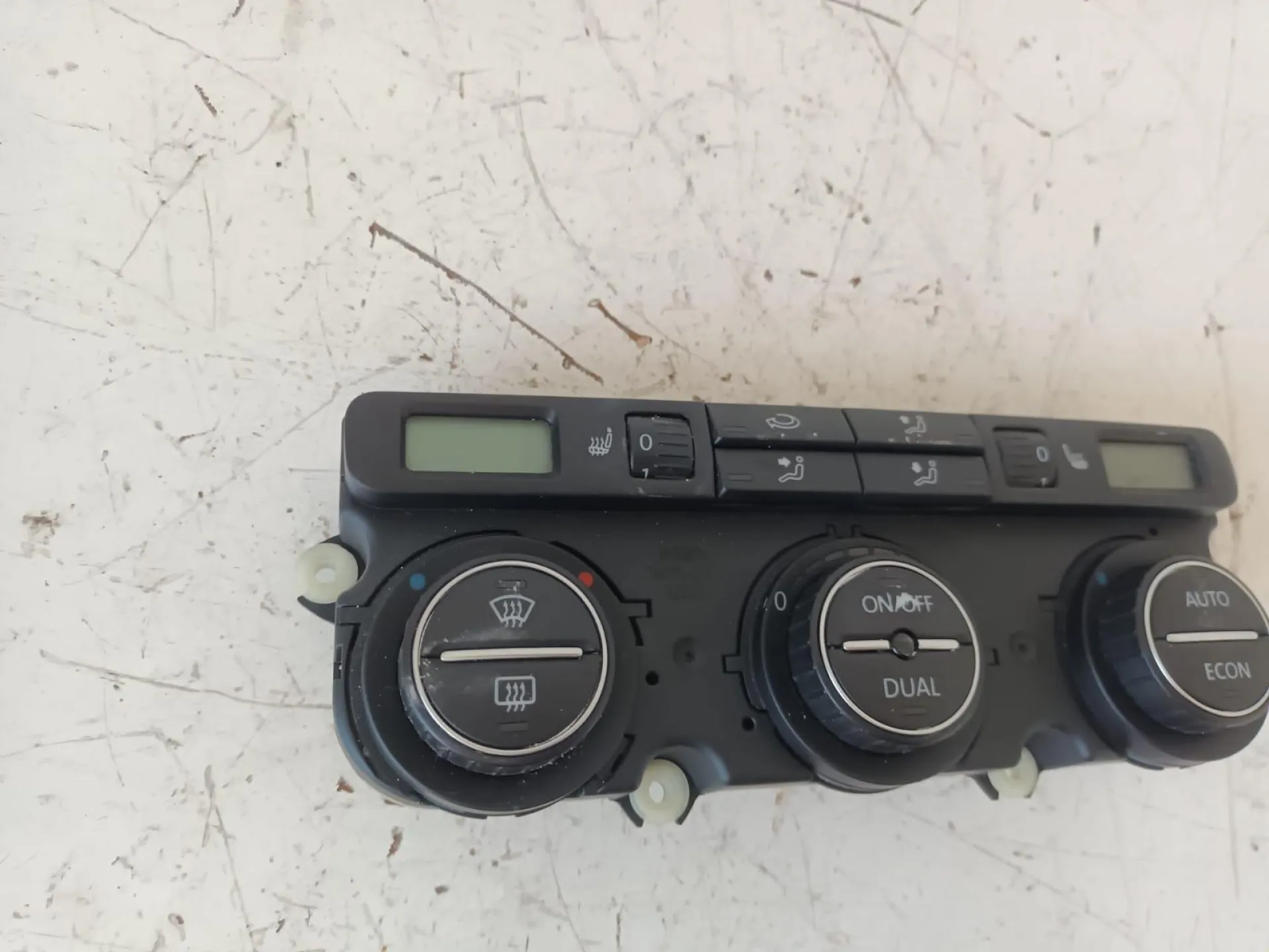 COMANDI CLIMA con codice 3C0907044AH da VOLKSWAGEN Passat Berlina 5Â° Serie 2000 Diesel (2012)