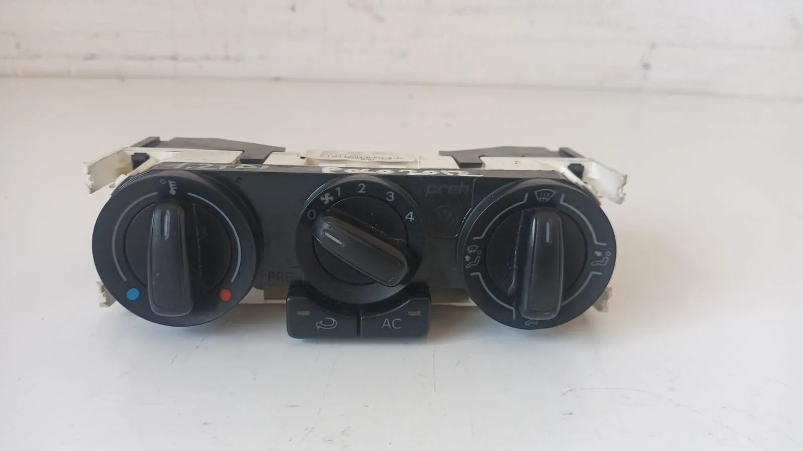 COMANDI CLIMA con codice 6R0820045 M da VOLKSWAGEN Polo 5Â° Serie 1200 Diesel (2012)