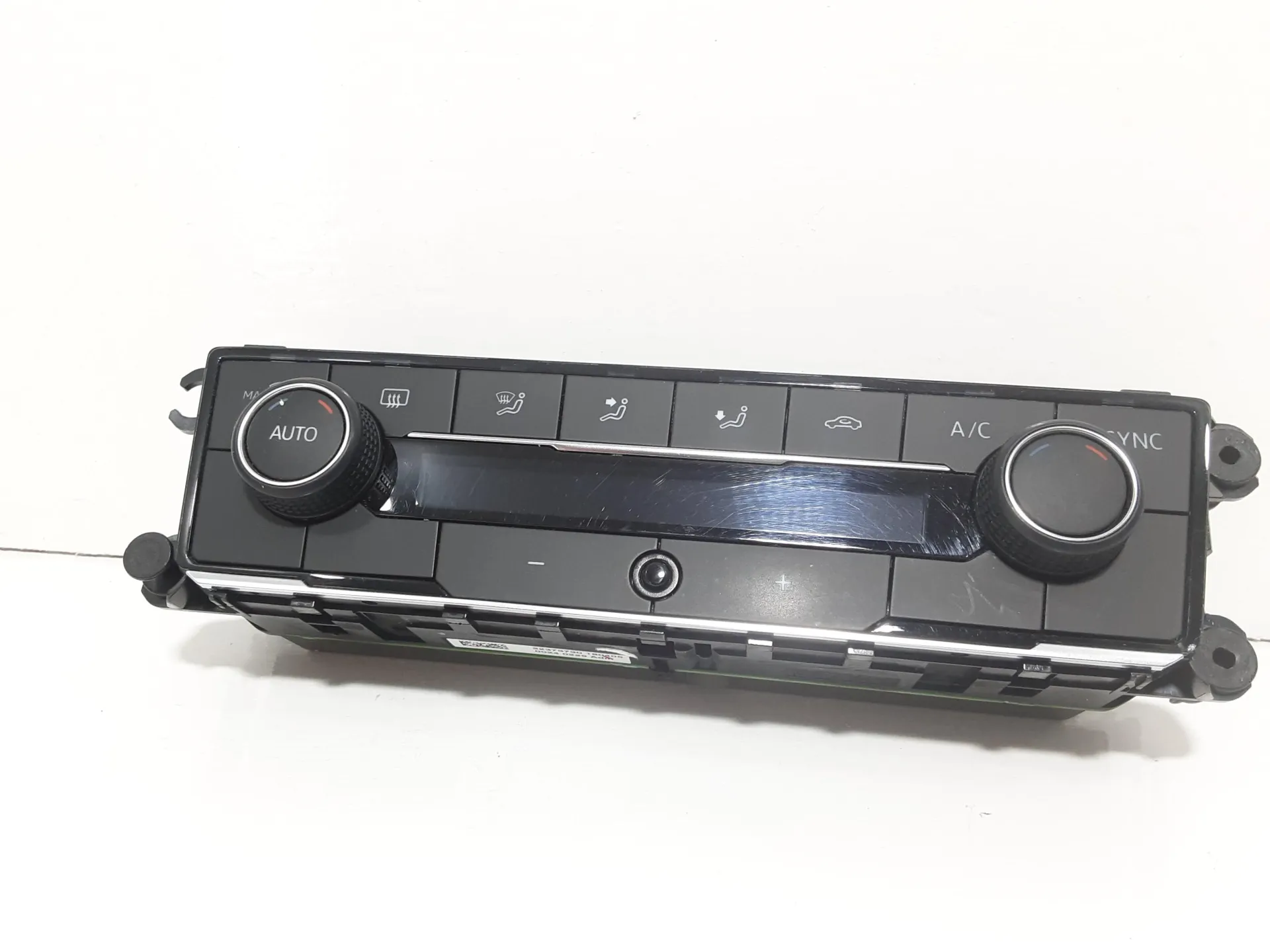 COMANDI CLIMA con codice 2G0907044K da VOLKSWAGEN Polo 6° Serie 1000 Bifuel/Gas 66 kW / 90 CV con codice motore DBY/DBYA (2018)