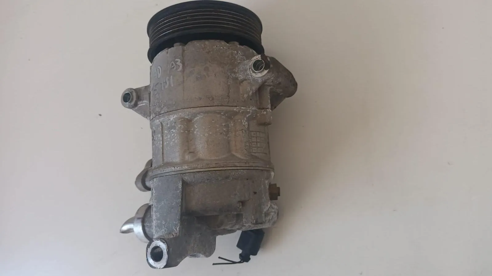COMPRESSORE A/C con codice 5Q0816803 B da AUDI A3 Serie (8P1) (08>12) 1500 Benzina con codice motore DAD/DAD (2010)
