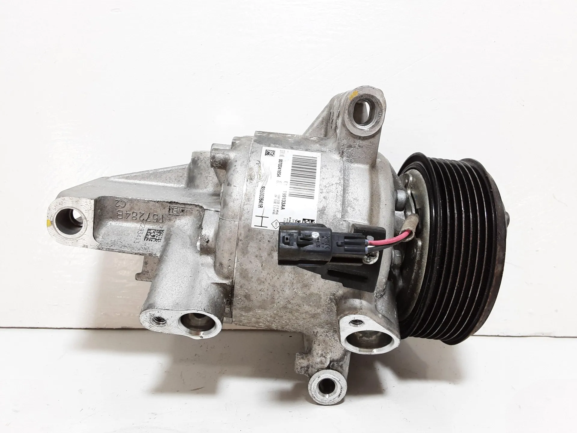 COMPRESSORE A/C con codice 926003541R da DACIA Sandero Serie II (12>20) 1000 Bifuel/Gas 74 kW / 101 CV con codice motore H4D D4/H4D 450, H4D 460 (2020)