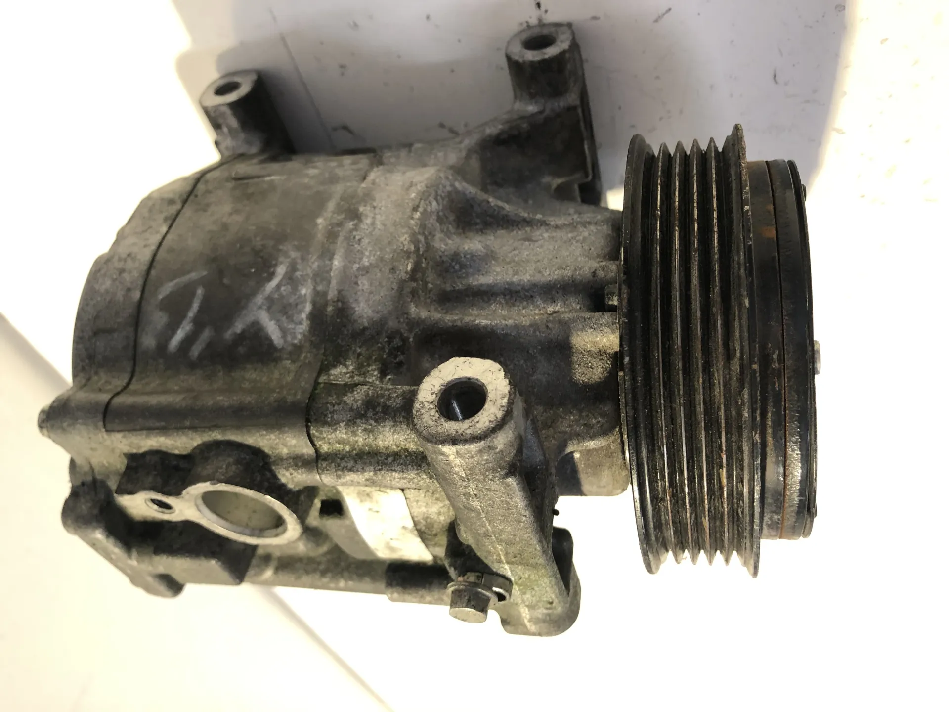 COMPRESSORE A/C con codice 51747318 da FIAT 500 Serie (15>) 1200 Benzina (2017)