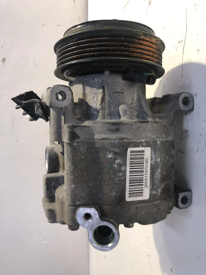 COMPRESSORE A/C con codice 000517473180 / SCSB06 / 5A7875200 / 51747318 da FIAT 500 Serie (15>) 1200 Benzina (2017)