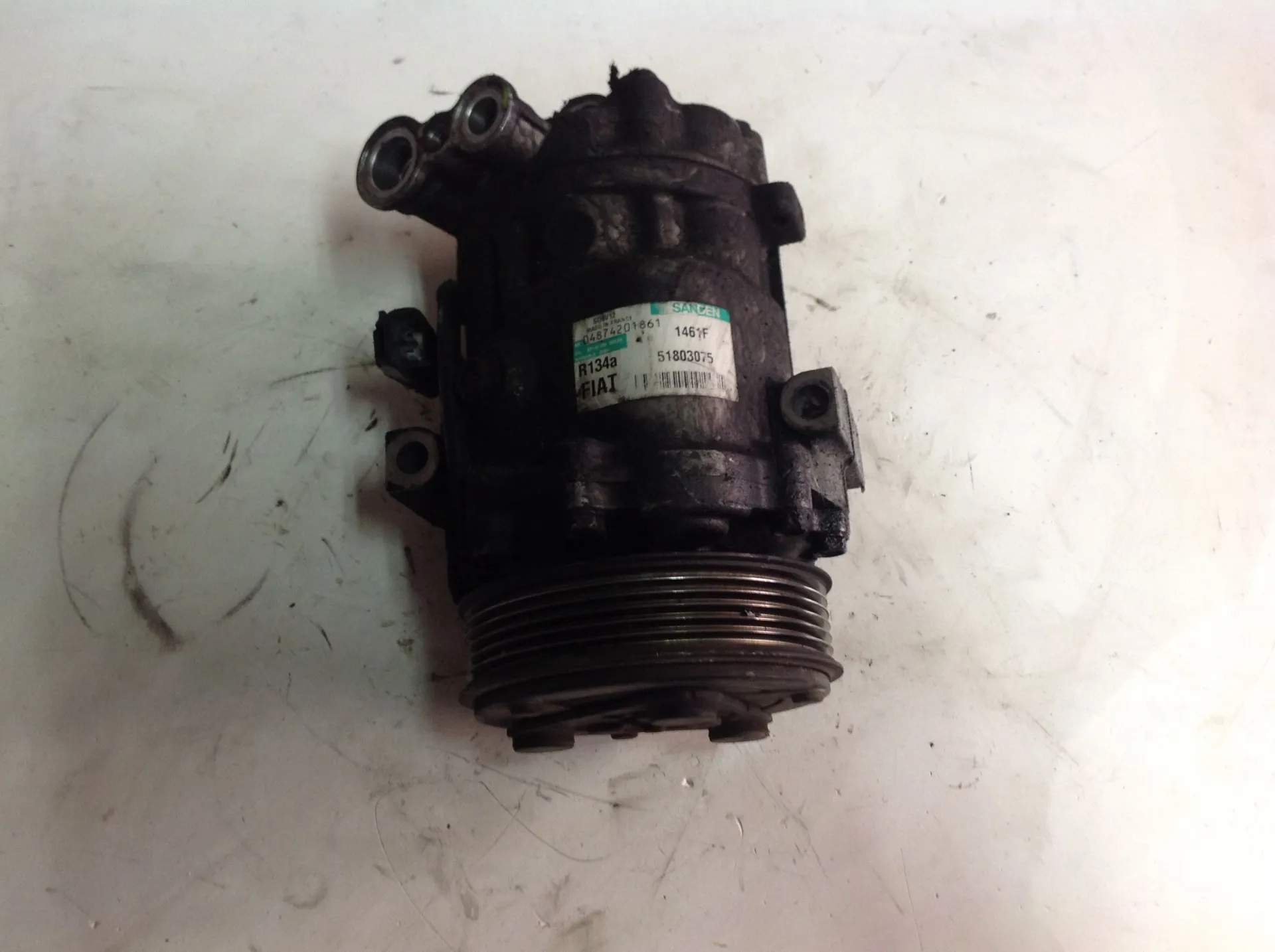 COMPRESSORE A/C con codice 51803075 da FIAT Grande Punto 1Â° Serie Diesel
