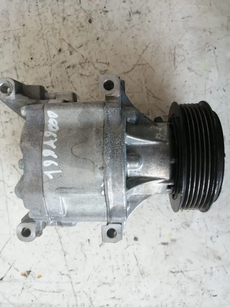 COMPRESSORE A/C con codice 517469310 da FIAT Grande Punto 3Â° Serie 1300 Diesel con codice motore 199A9000/199A9000 (2012)