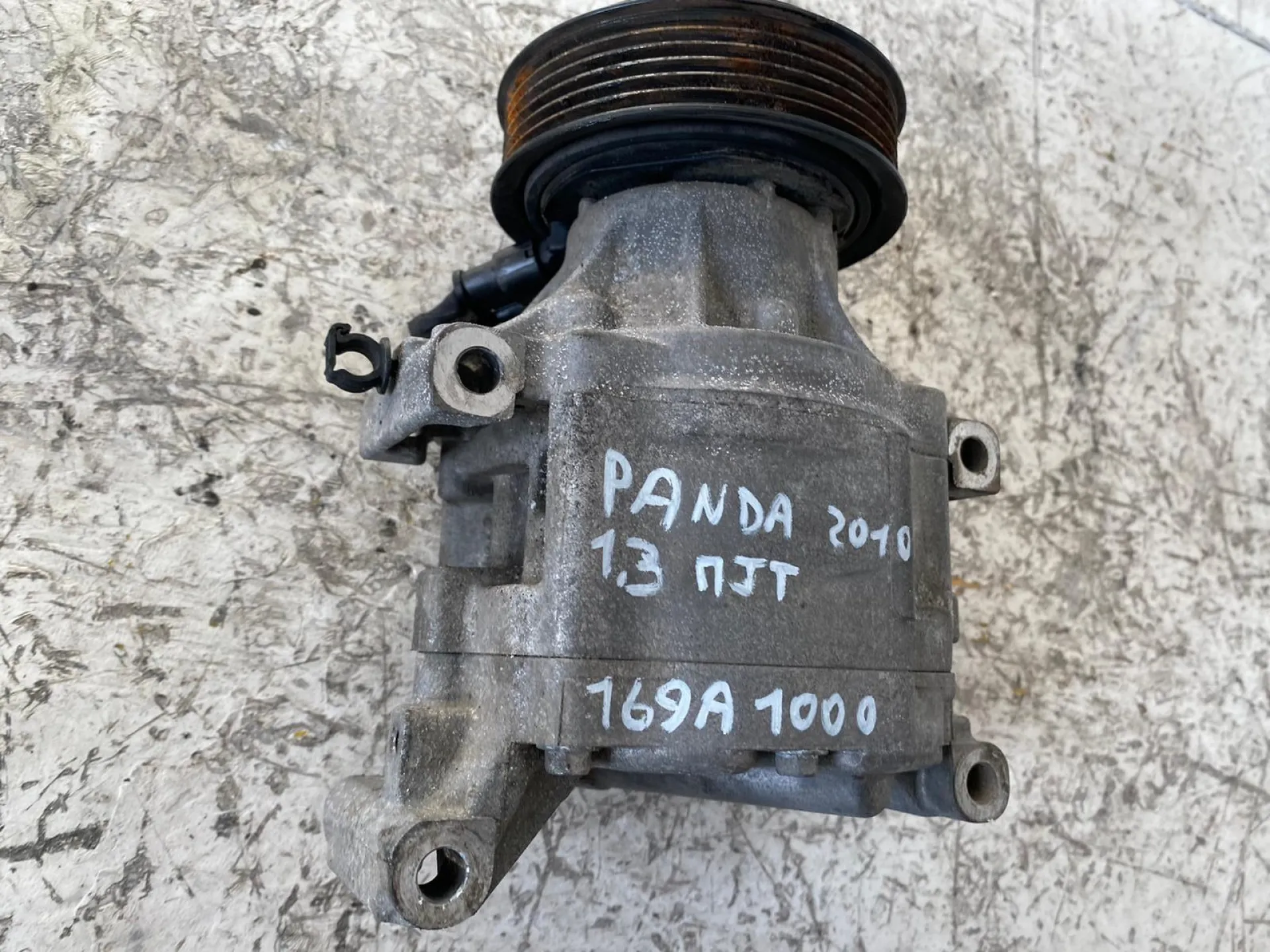 COMPRESSORE A/C con codice 5A7975600 da FIAT Panda 2Â° Serie 1300 Diesel con codice motore 169A1000/169A1000 (2010)