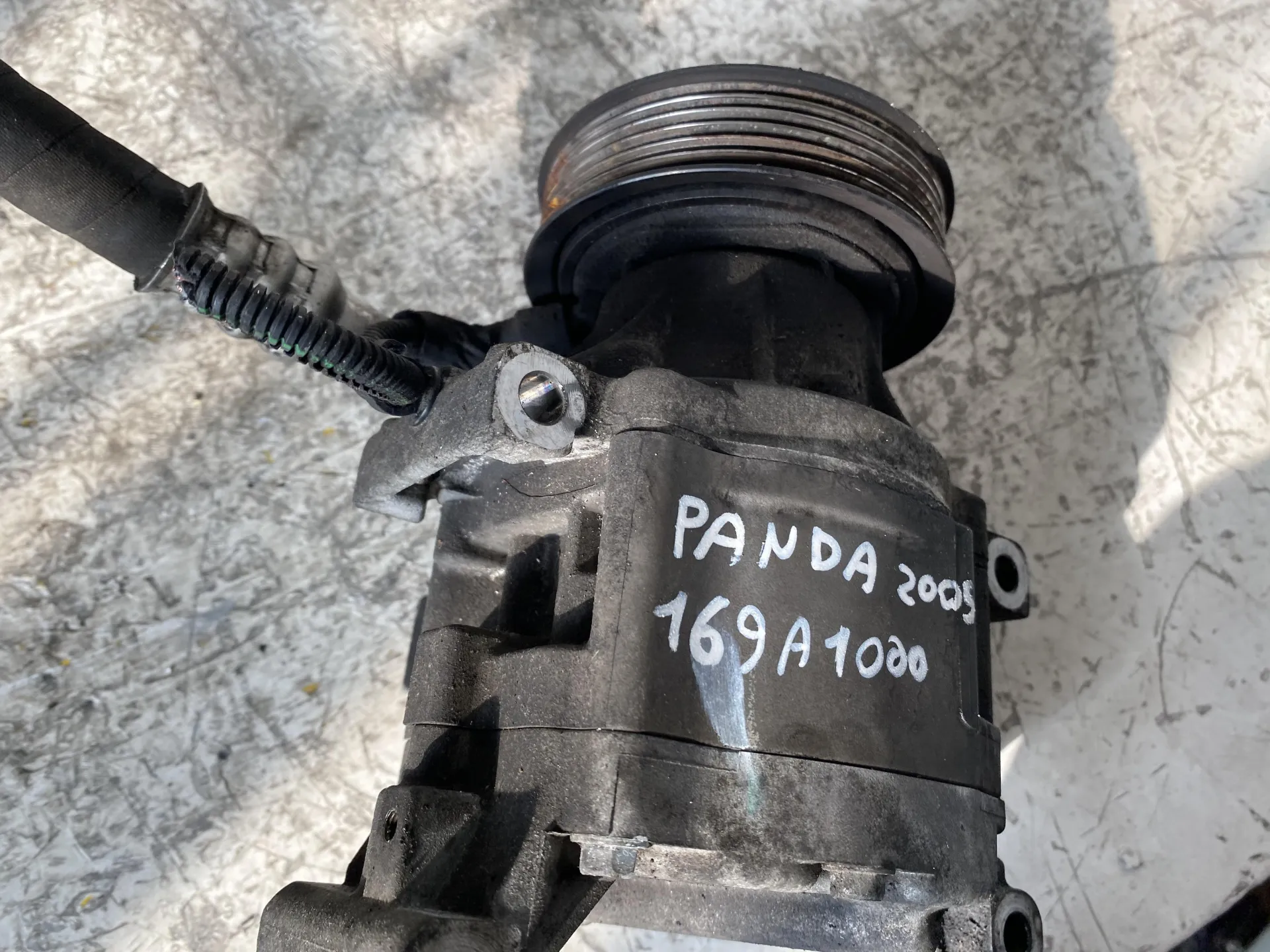 COMPRESSORE A/C con codice 517469310 da FIAT Panda 2Â° Serie 1300 Diesel con codice motore 169A1000/169A1000 (2005)