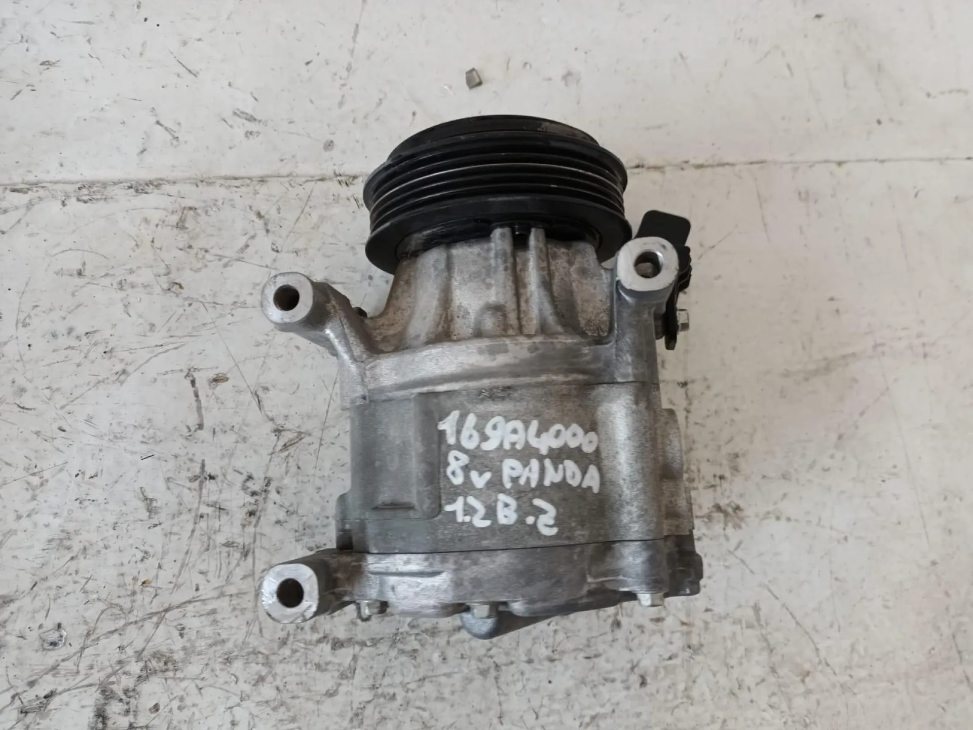 COMPRESSORE A/C con codice 51747318 da FIAT Panda 2Â° Serie 1200 Benzina con codice motore 169A4000 (2008)