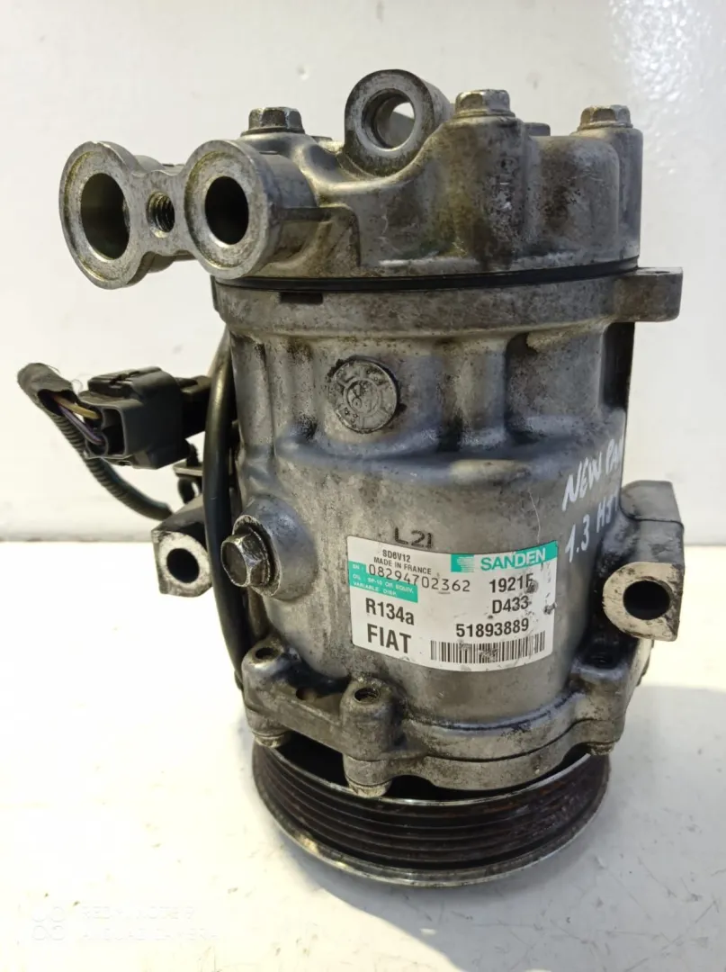 COMPRESSORE A/C con codice 51893889 da FIAT Panda 3Â° Serie 1300 Diesel (2012)