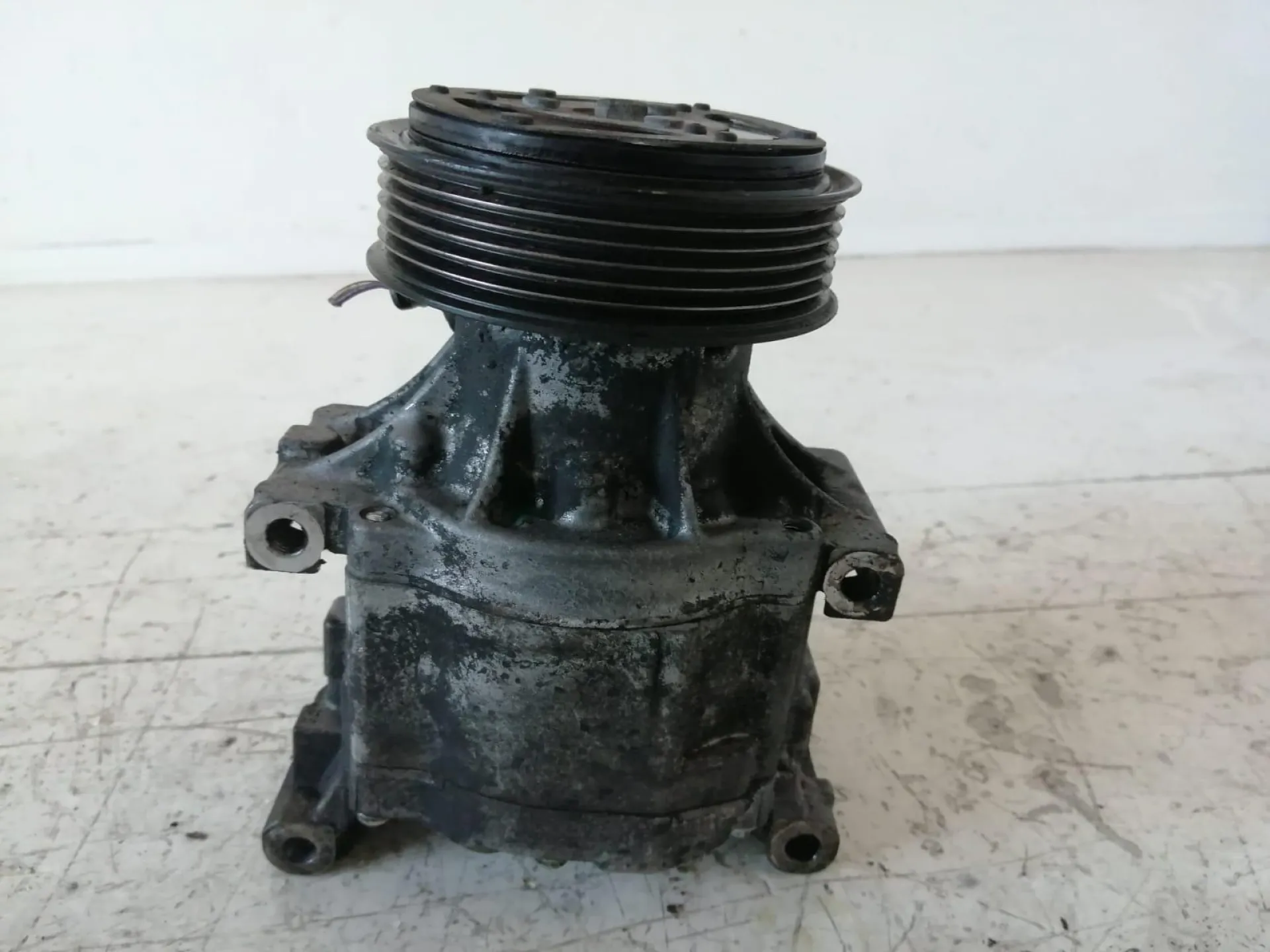 COMPRESSORE A/C con codice 517469310 da FIAT Panda 3Â° Serie 1300 Diesel con codice motore 188A8000/188A8000 (2012)