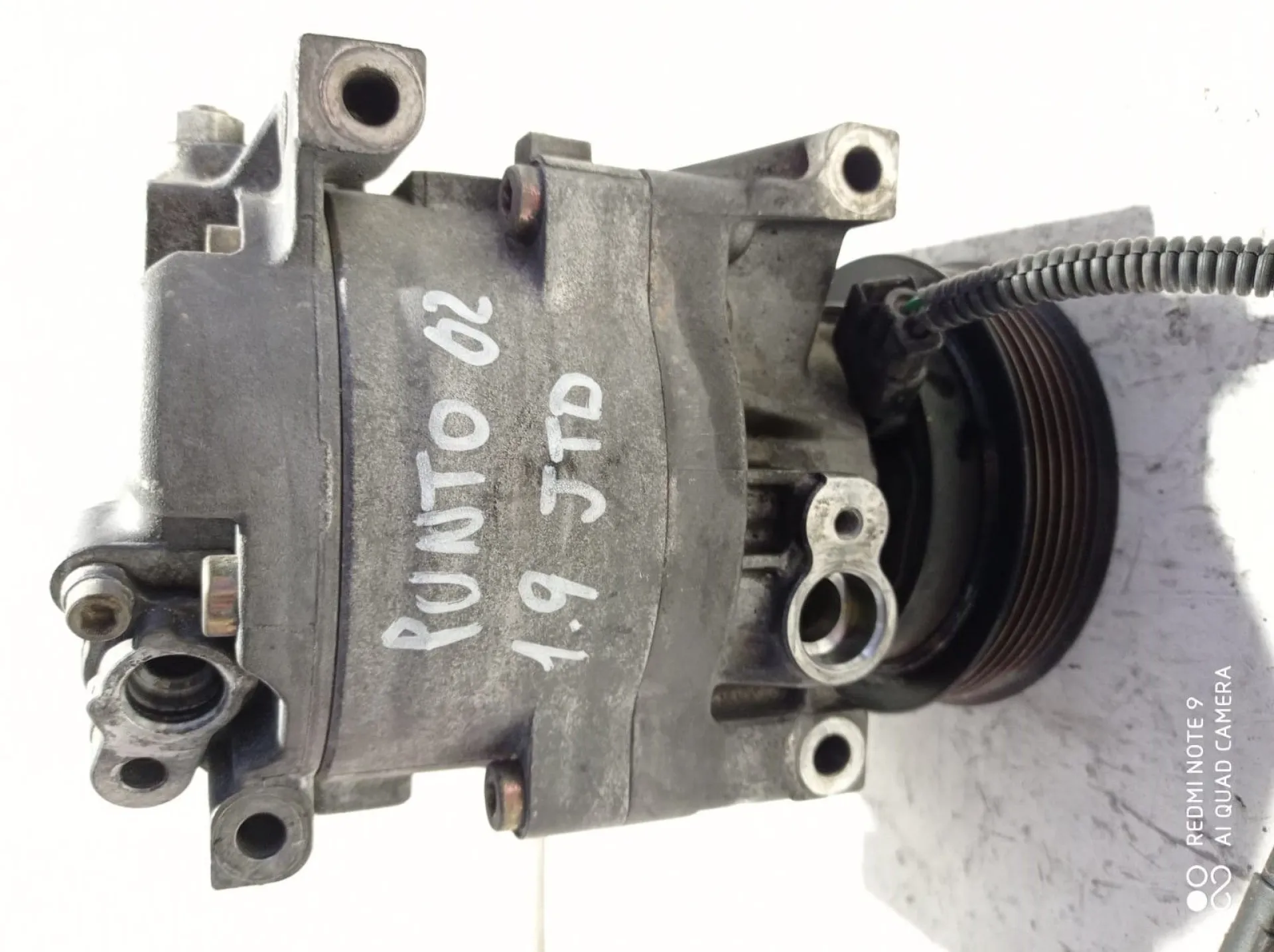 COMPRESSORE A/C con codice 592475700 / 467579070 da FIAT Punto Berlina 3P 2Â° Serie 1900 Diesel (2002)