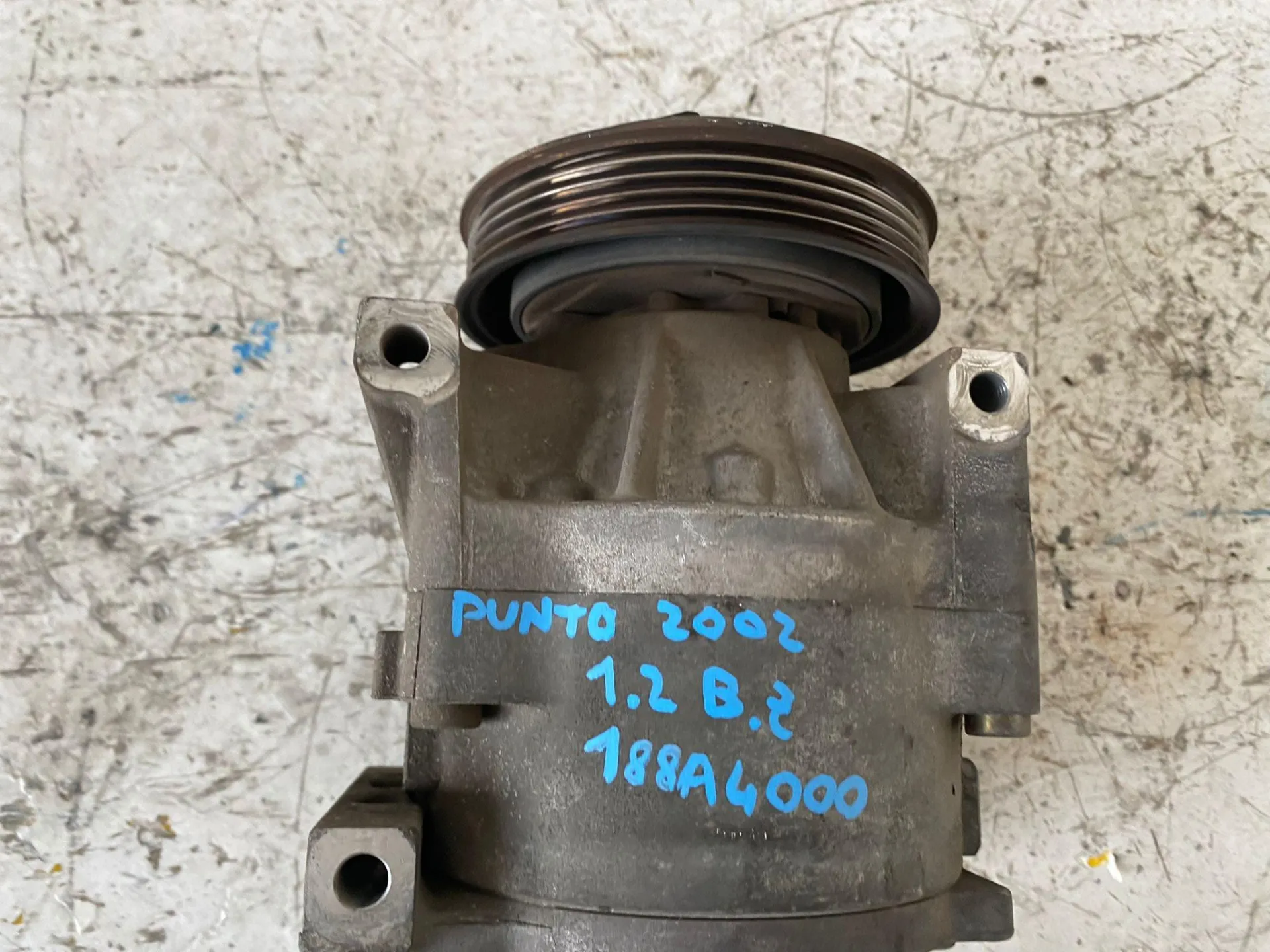 COMPRESSORE A/C con codice 592475900 da FIAT Punto Berlina 3P 2Â° Serie 1200 Benzina con codice motore 188A4000/188A4000 (2002)