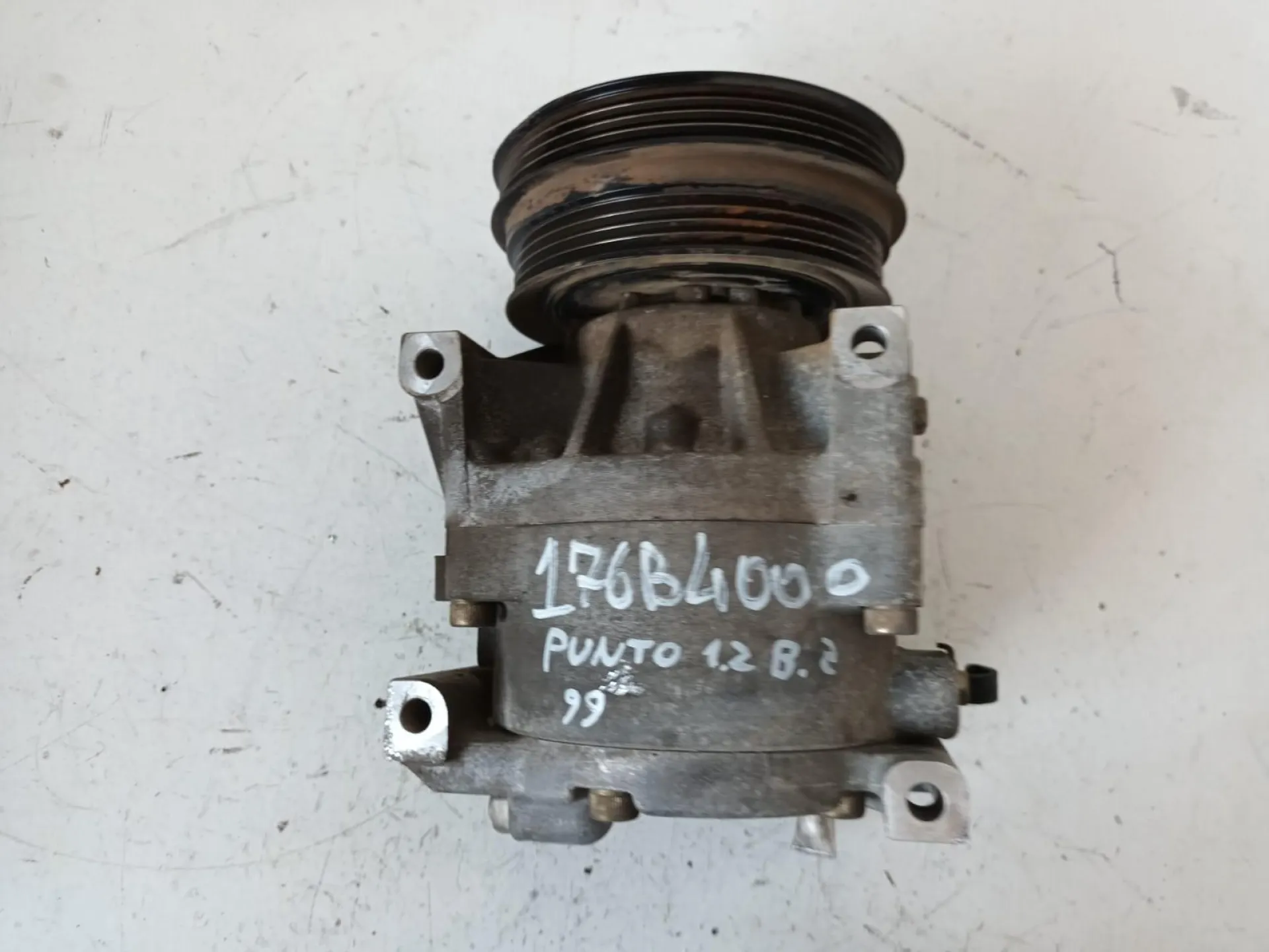 COMPRESSORE A/C con codice 465144430 da FIAT Punto Berlina 3P 2Â° Serie 1200 Benzina con codice motore 176B4000/176B4000 (1999)