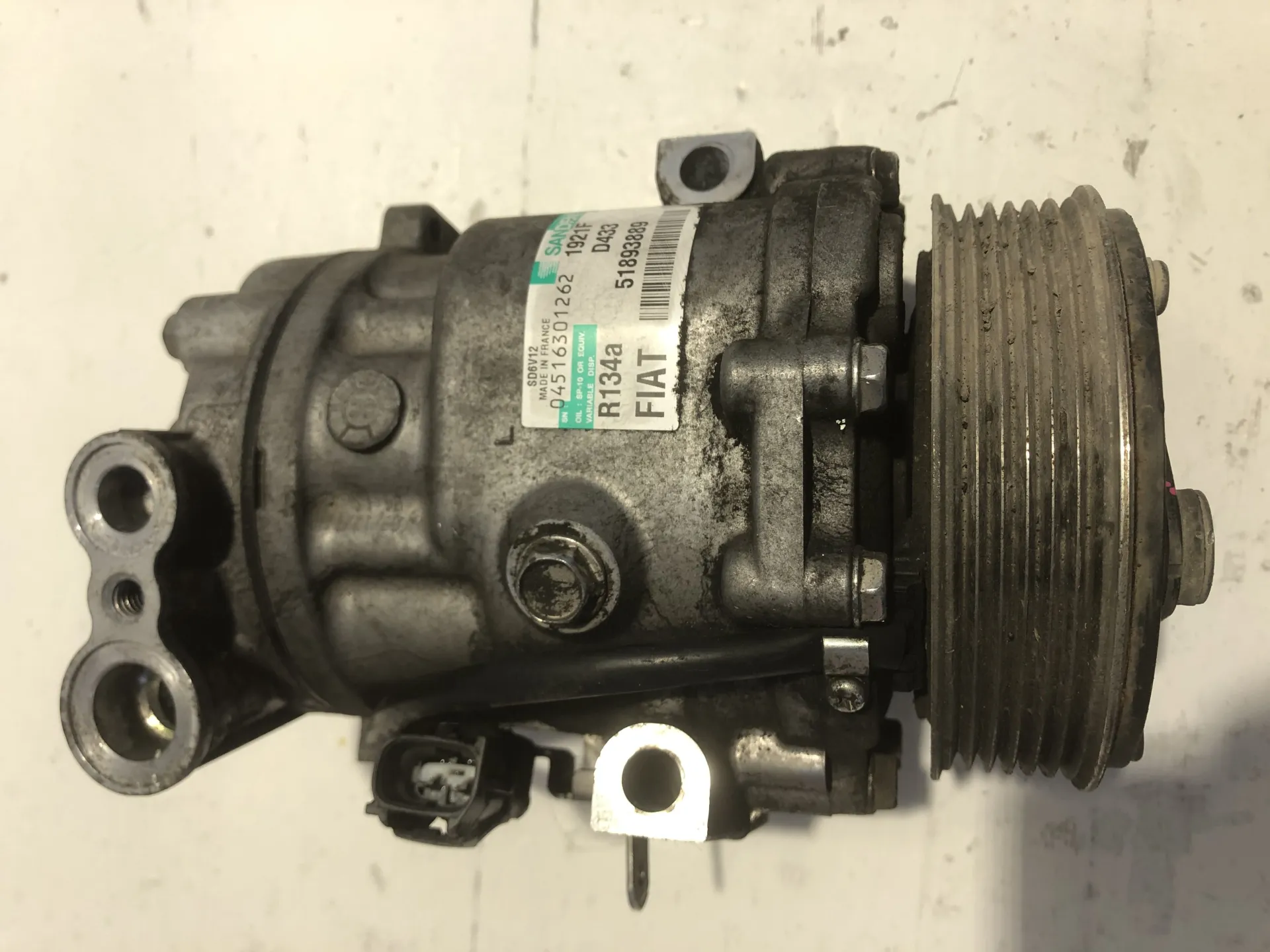 COMPRESSORE A/C con codice 04516301262 / 51893889 / SD6VDJF da FIAT Punto EVO 1300 Diesel (2012)