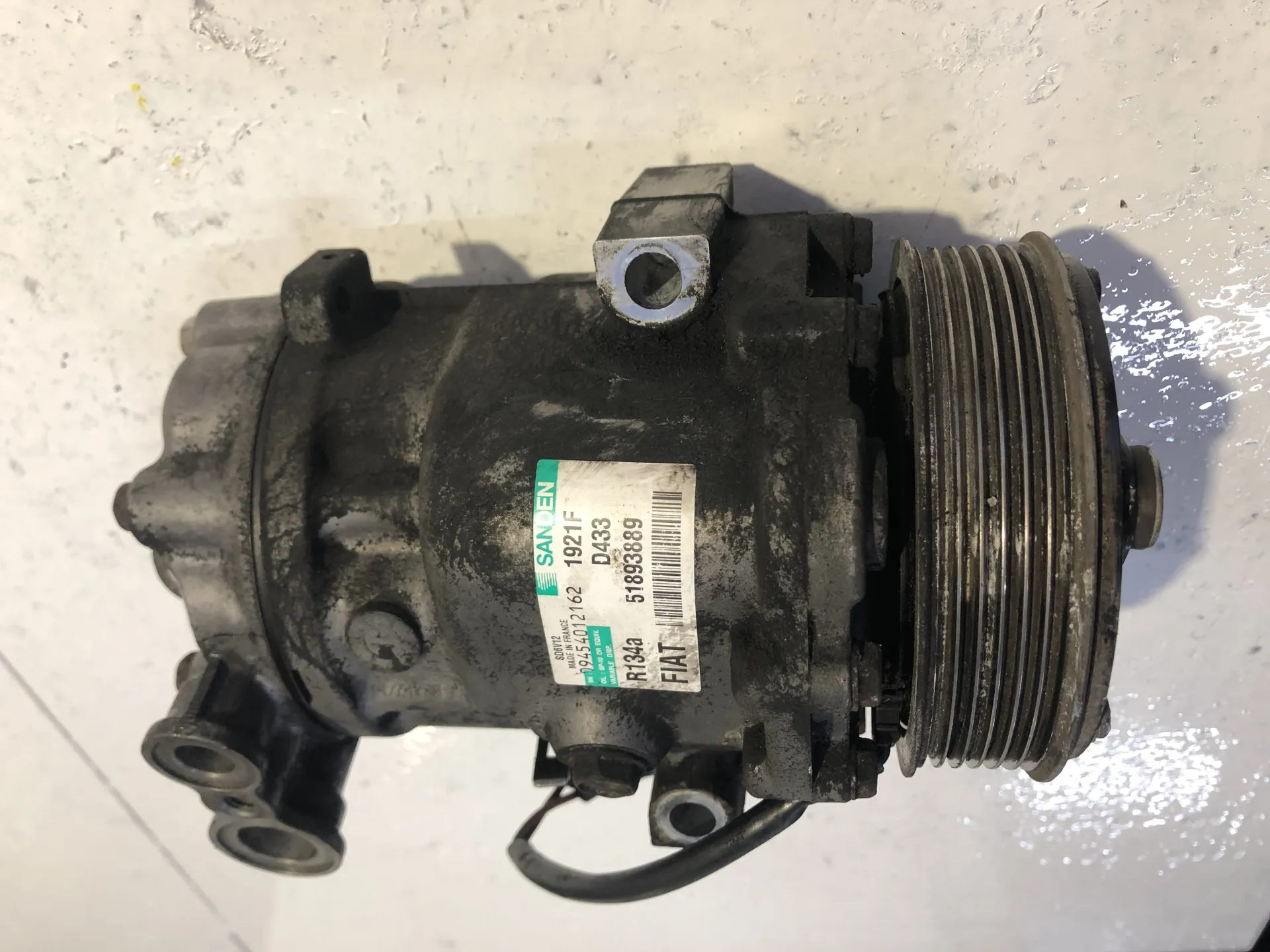 COMPRESSORE A/C con codice SD6V12 / 09454012162 / 51893889 / 1921F da FIAT Punto EVO 1300 Diesel (2012)