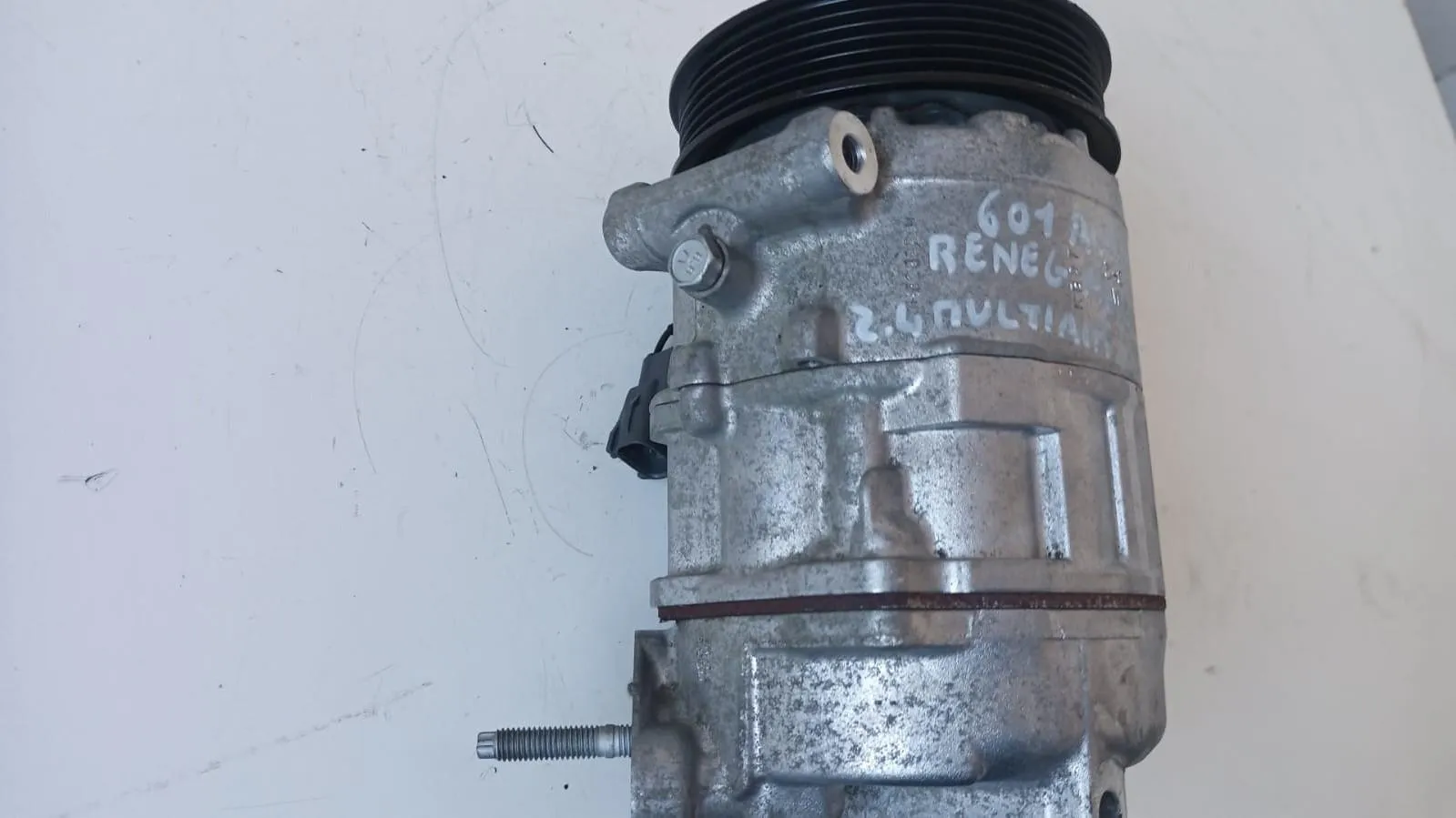 COMPRESSORE A/C con codice P68103197AB da JEEP Renegade Serie (14>) 2400 Benzina con codice motore 601AAK/601AAK (2017)