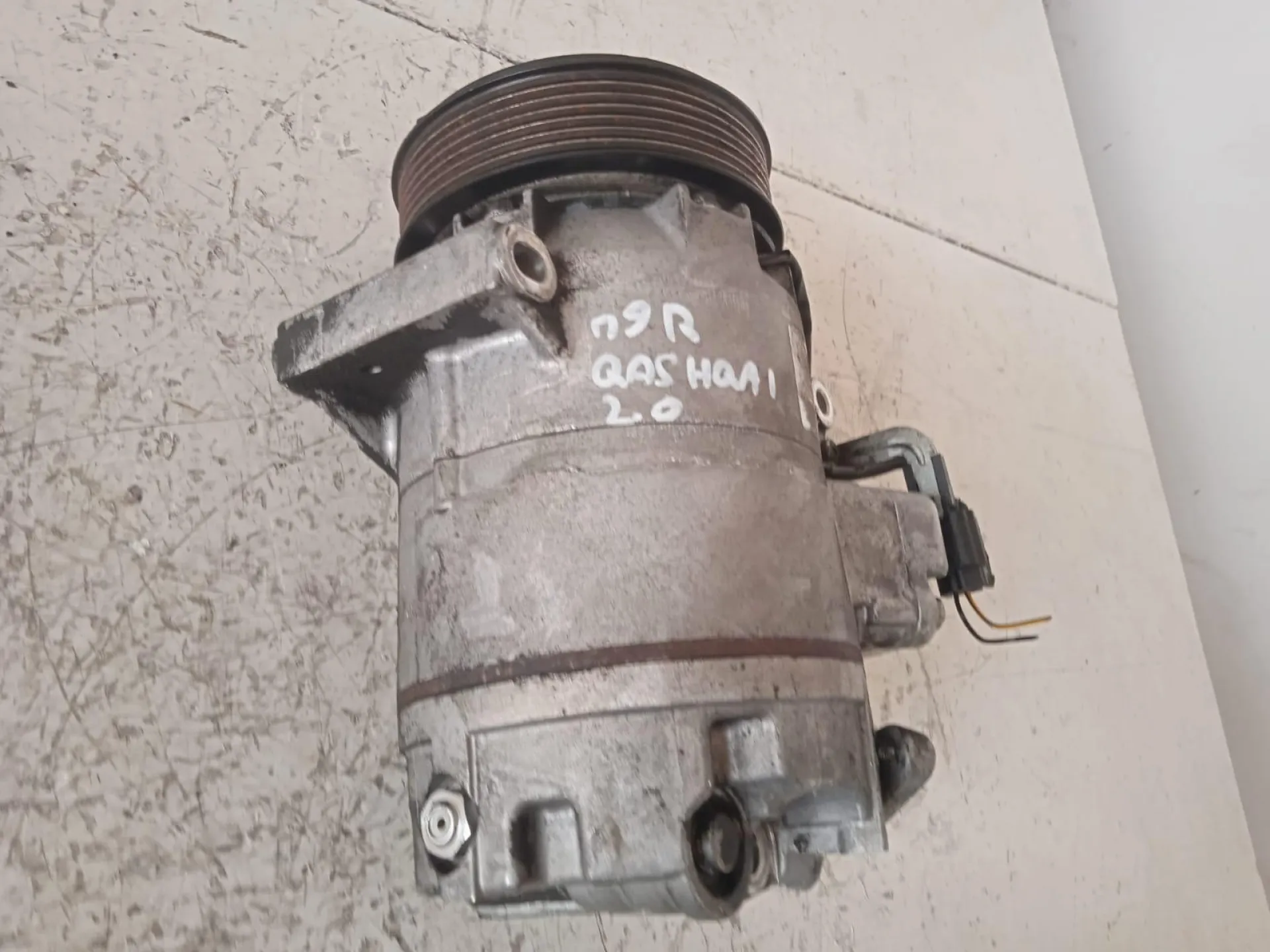 COMPRESSORE A/C con codice 92600BR70A da NISSAN Qashqai 2Â° Serie 2000 Diesel con codice motore M9R/M9R (2010)