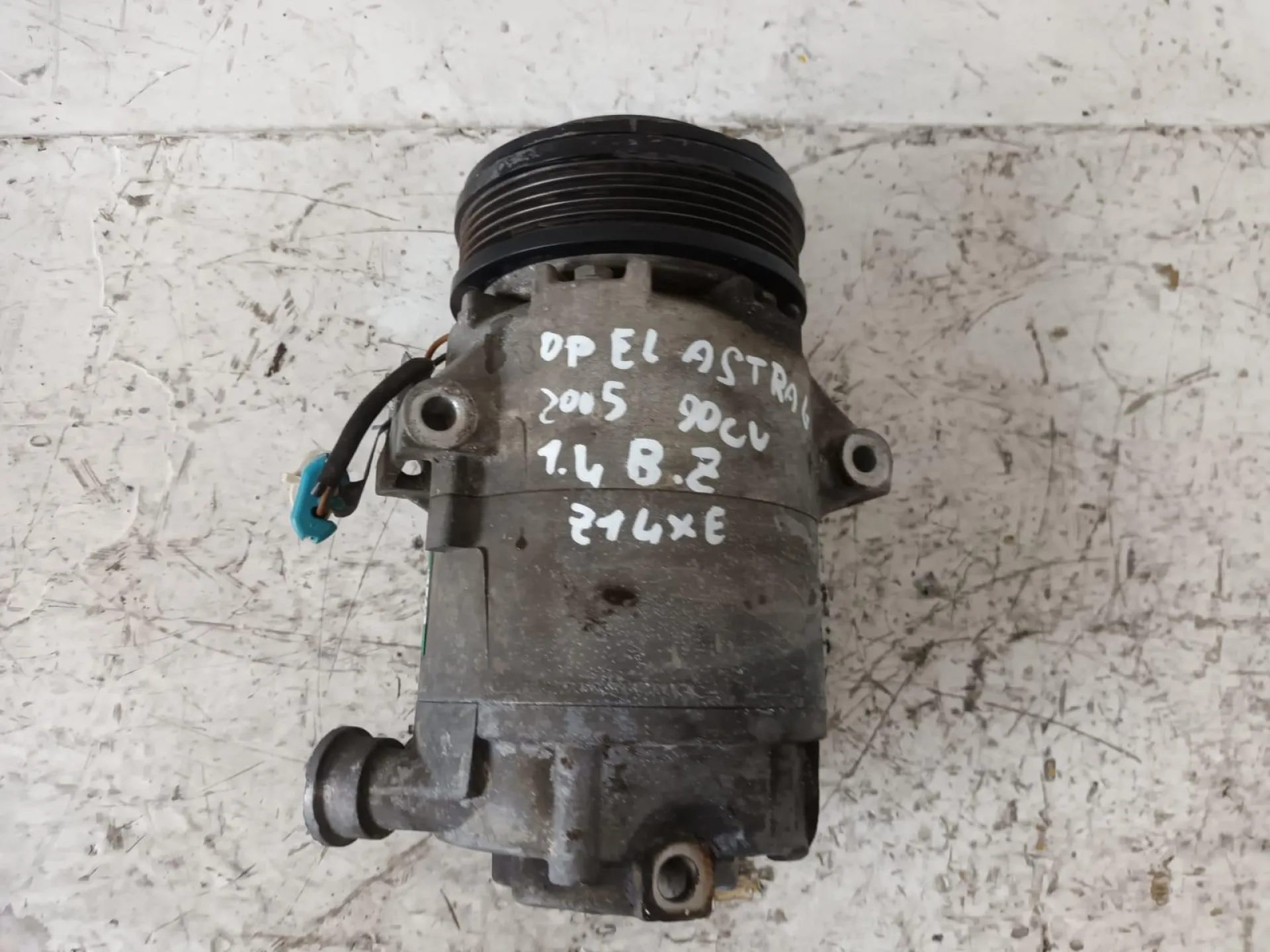 COMPRESSORE A/C con codice 09165714 da OPEL Astra G Berlina 1400 Benzina con codice motore Z14XE (2005)