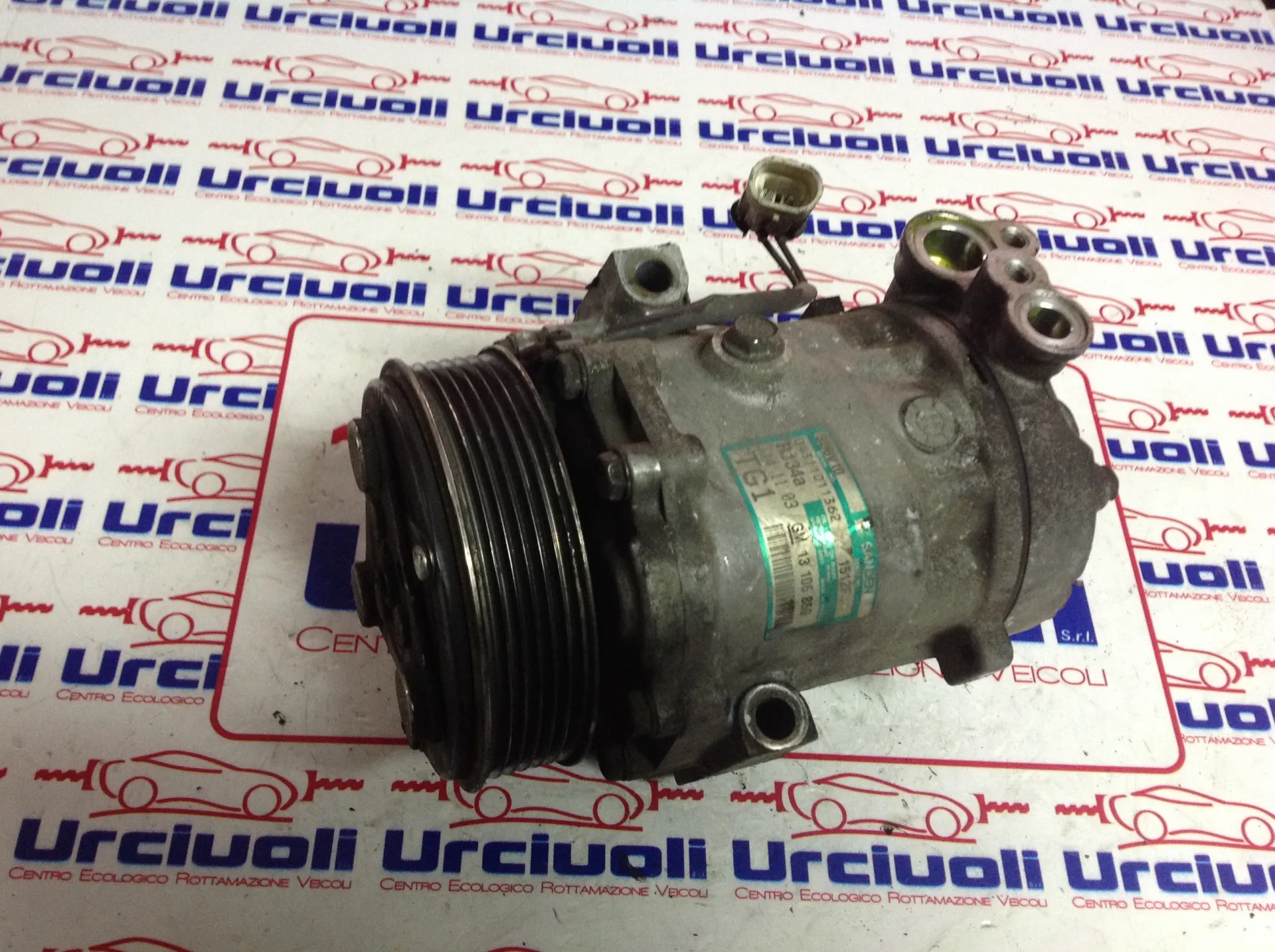 COMPRESSORE A/C con codice 13106850 da OPEL Corsa C 5P 2Â° Serie 1300 Diesel (2005)