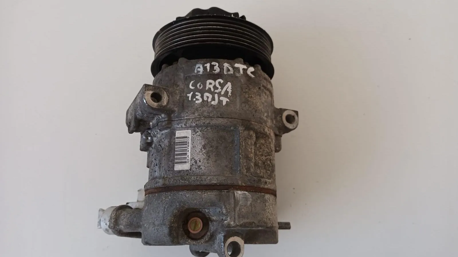 COMPRESSORE A/C con codice 55703721 da OPEL Corsa E 3Â° Serie 1300 Diesel con codice motore A13DTC/A13DTC (2015)