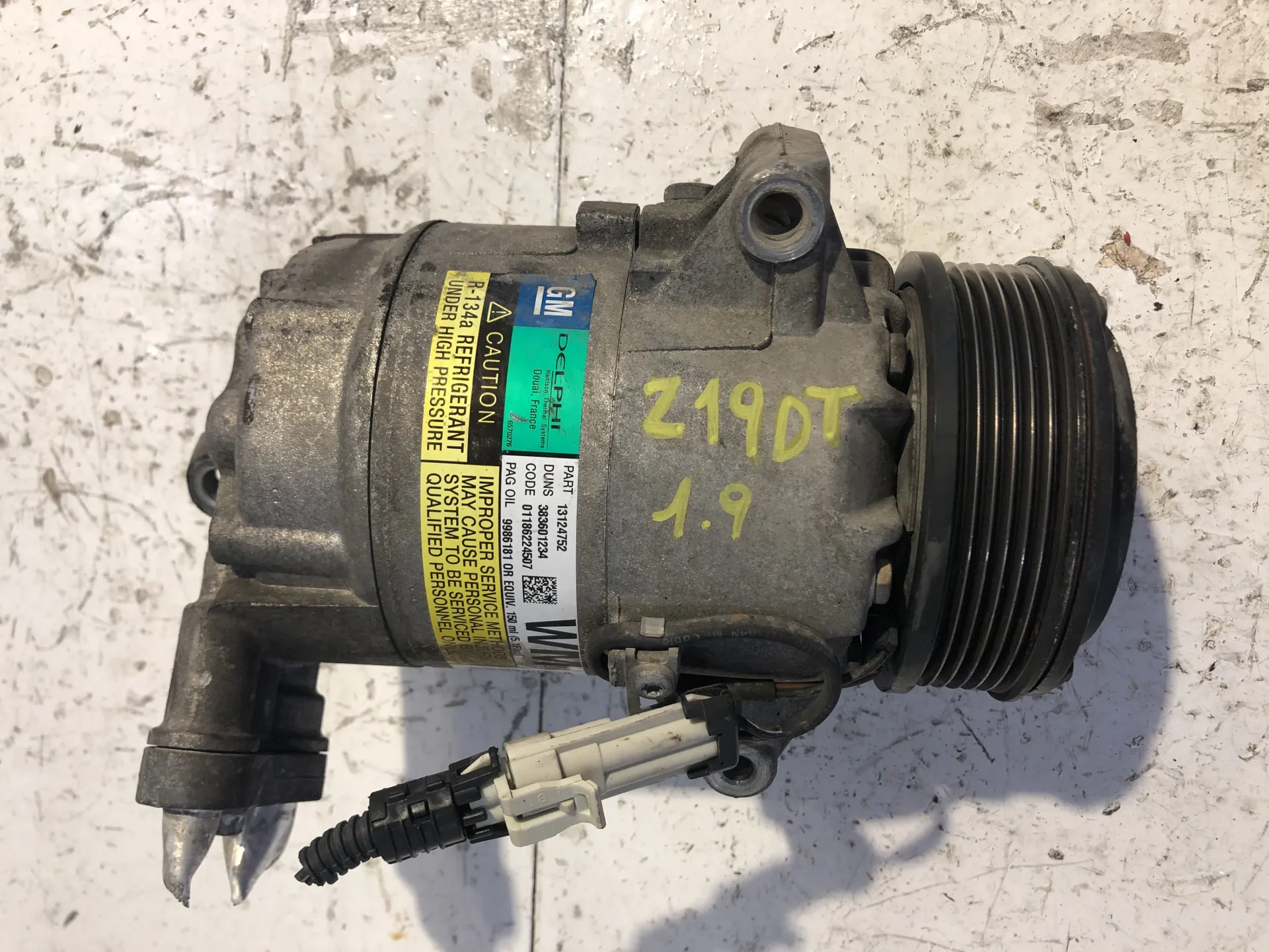 COMPRESSORE A/C con codice 13124752 / 383601234 / 01186224507 / 9986181 / 6570276 da OPEL Zafira B 2Â° Serie 1900 Diesel (2010)