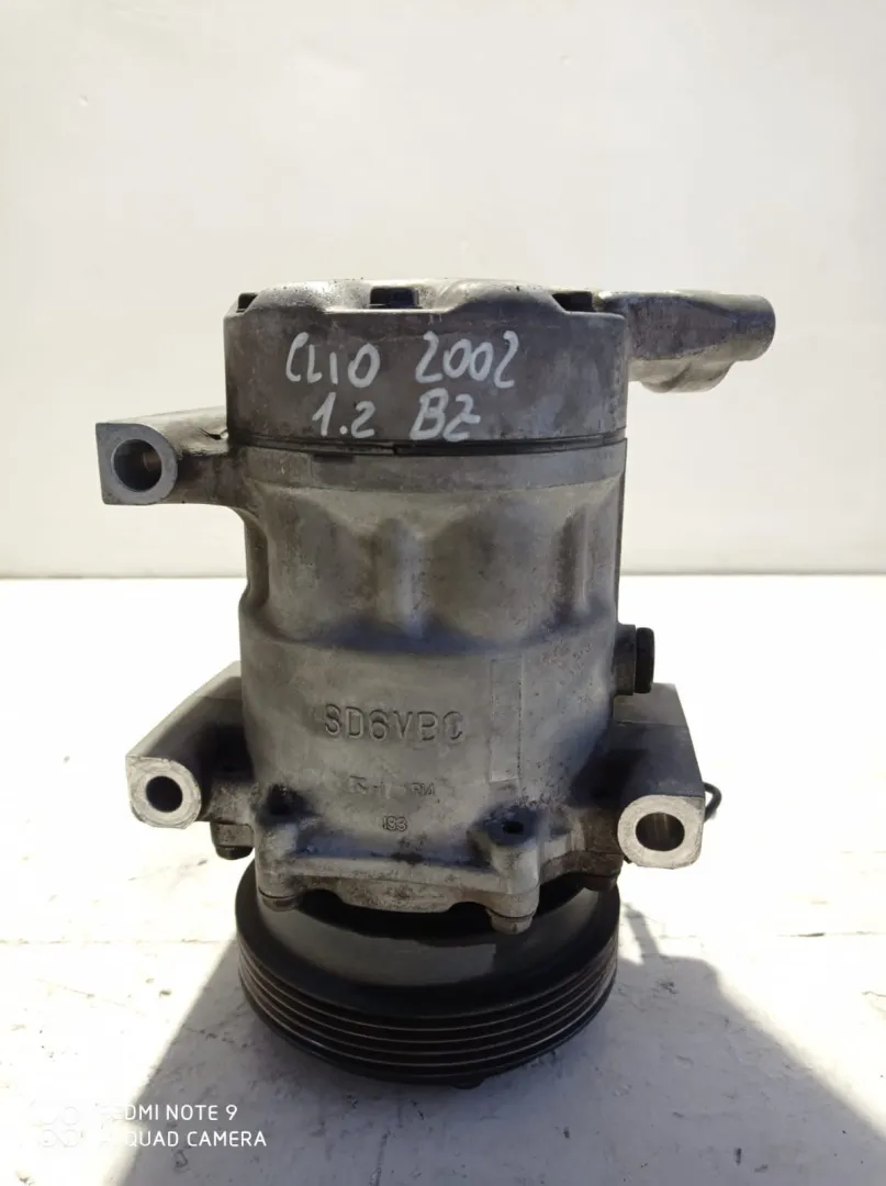 COMPRESSORE A/C con codice 7700111182 da RENAULT Clio Serie (01>05) 1200 Benzina (2002)