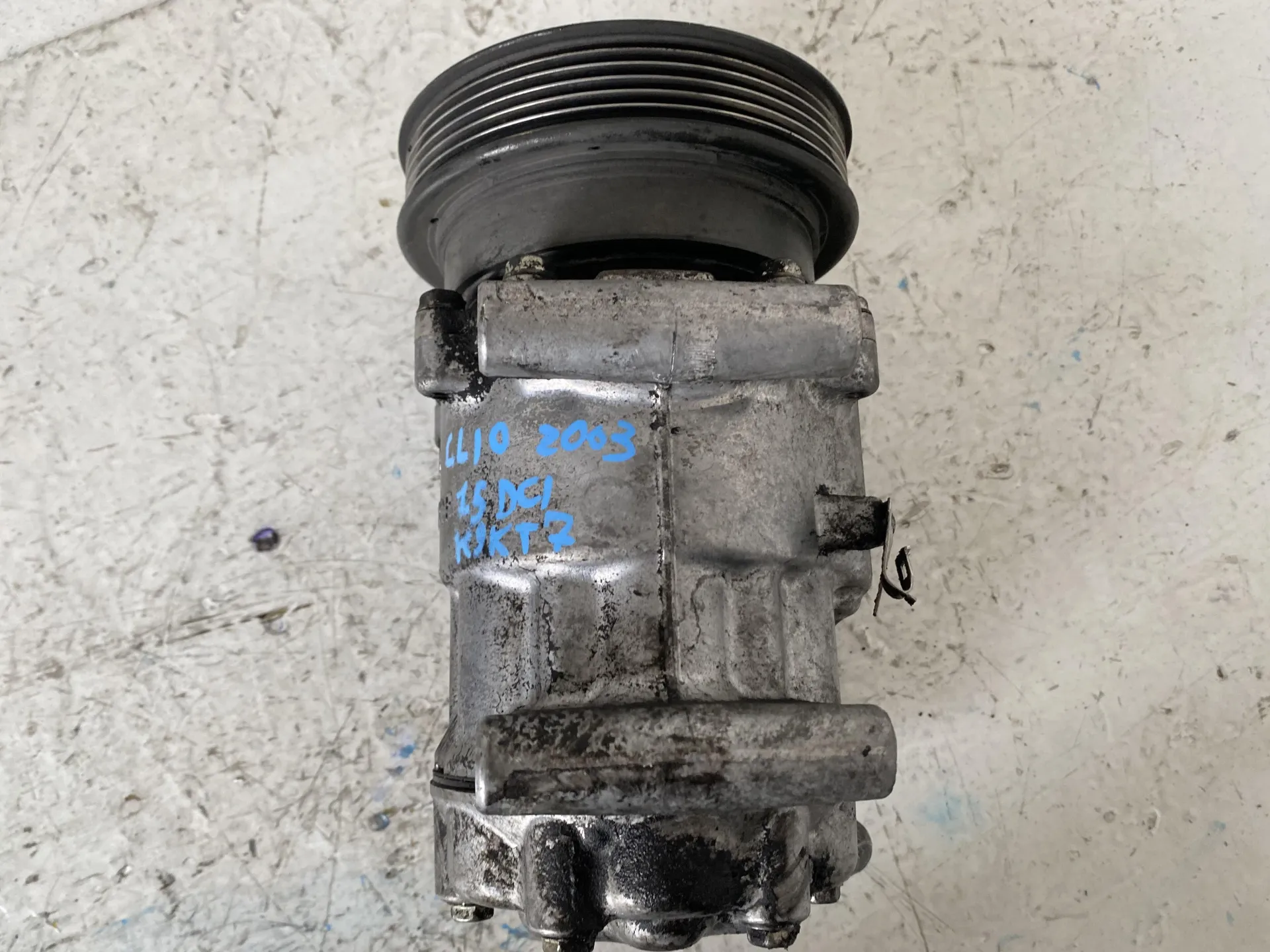 COMPRESSORE A/C con codice 8200578856 da RENAULT Clio Serie (01>05) 1500 Diesel con codice motore K9K T7/K9K T7 (2003)