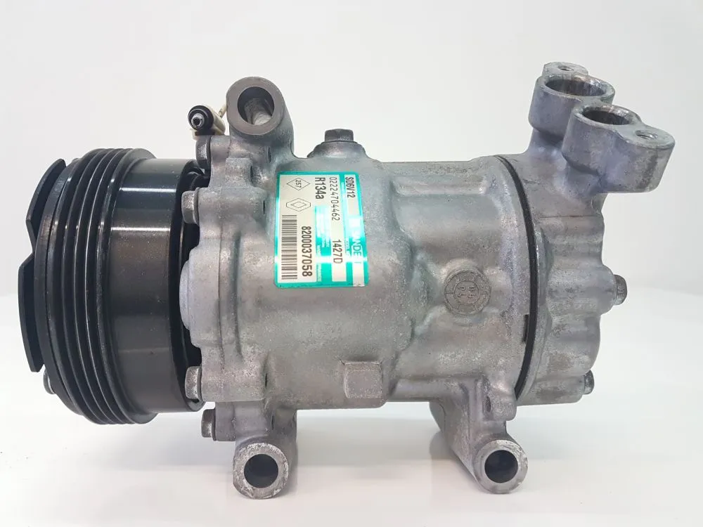 COMPRESSORE A/C con codice 8200037058 / 8200618853 da RENAULT Clio Serie D4 Benzina 1200 (01>05)