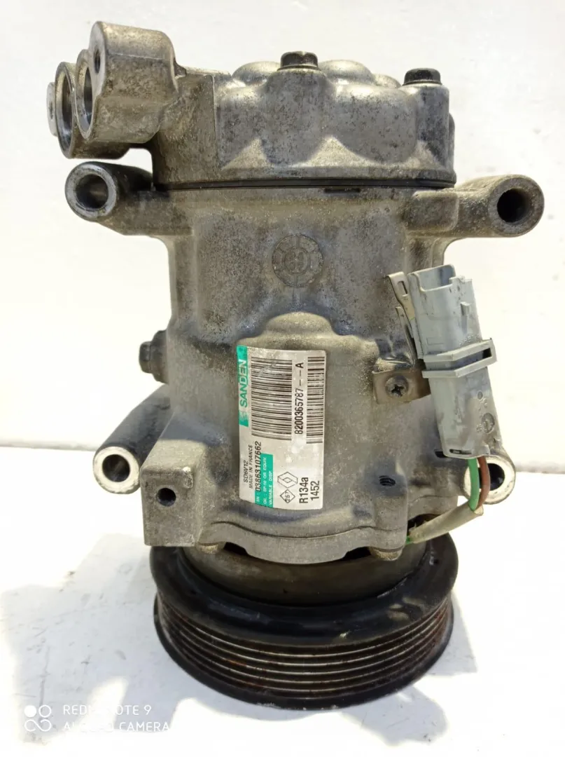 COMPRESSORE A/C con codice 8200365787 da RENAULT Clio Serie (08>15) 1500 Diesel (2009)