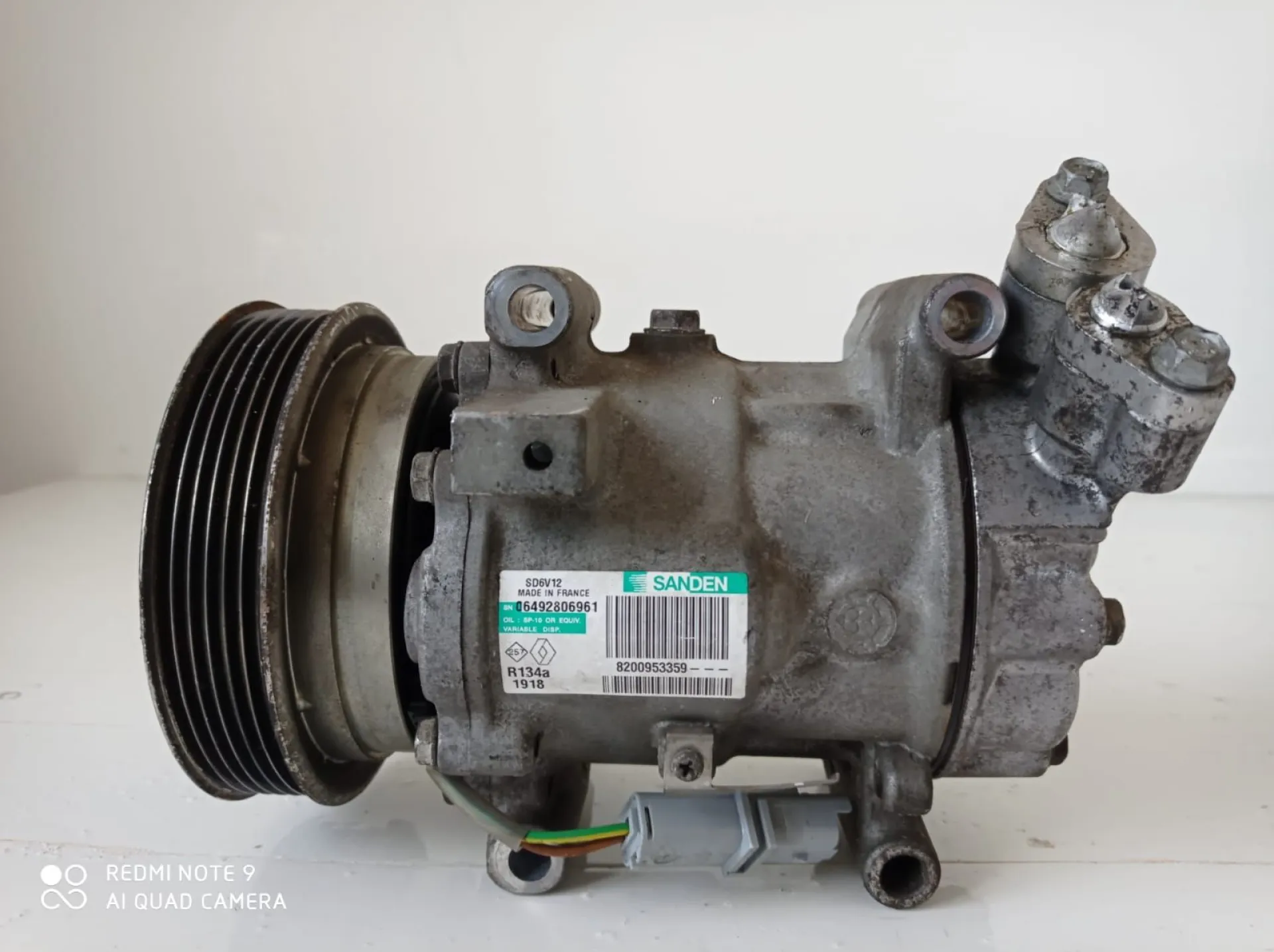 COMPRESSORE A/C con codice 8200953359 da RENAULT Clio Serie (08>15) 1500 Diesel (2011)