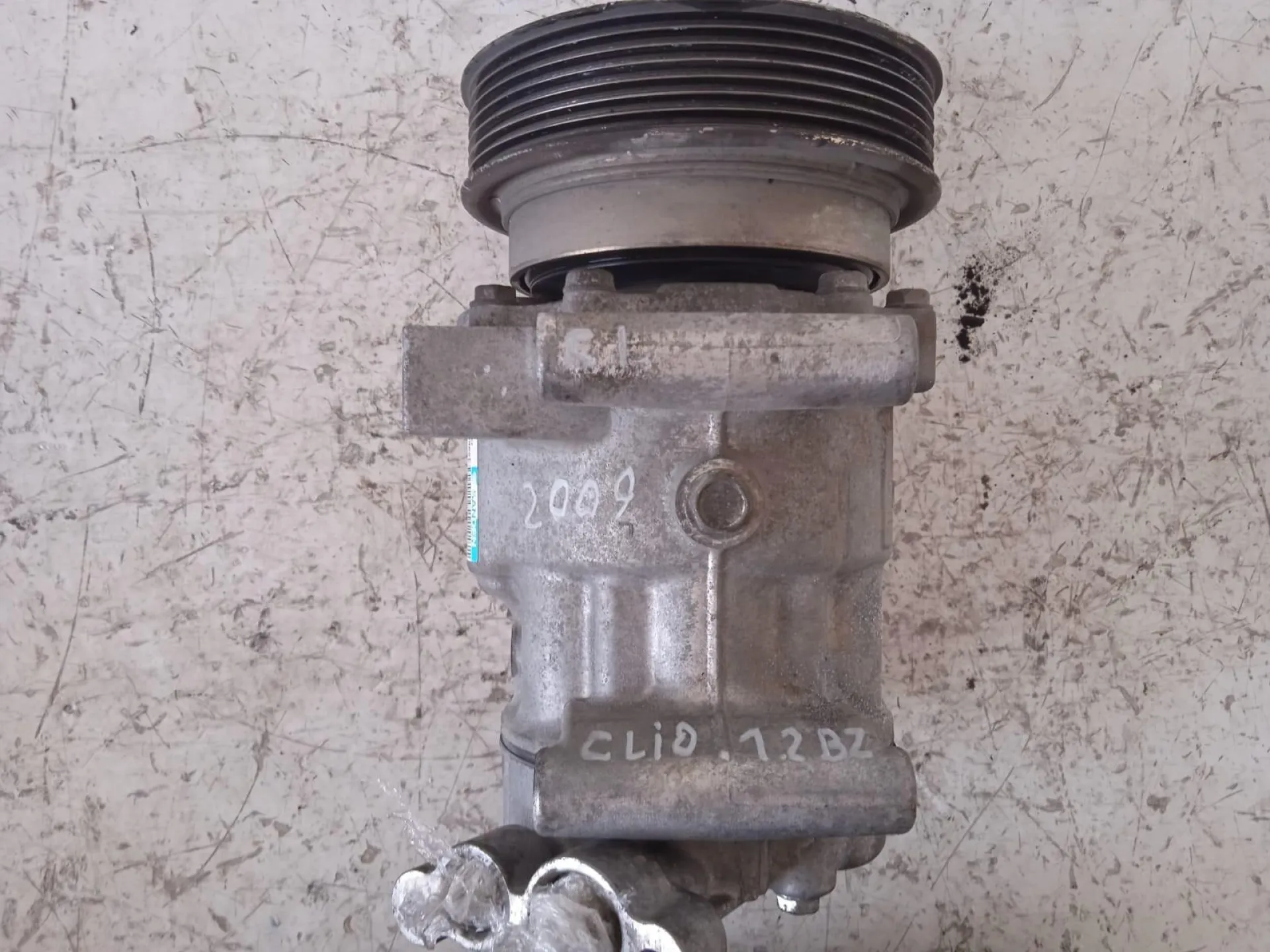 COMPRESSORE A/C con codice 01382510962 da RENAULT Clio Serie (08>15) 1200 Benzina con codice motore D4F/D4F (2009)
