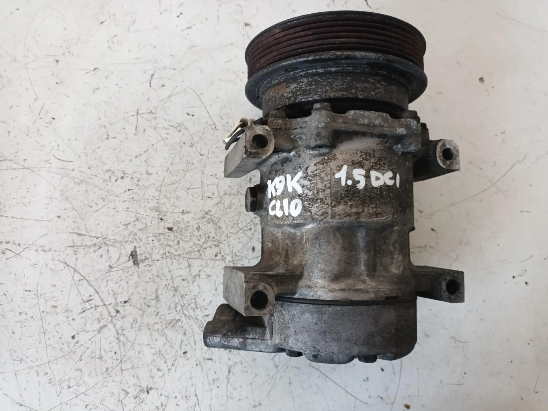 COMPRESSORE A/C con codice 3932703144 da RENAULT Clio Serie (08>15) 1500 Diesel con codice motore K9K/K9K (2012)