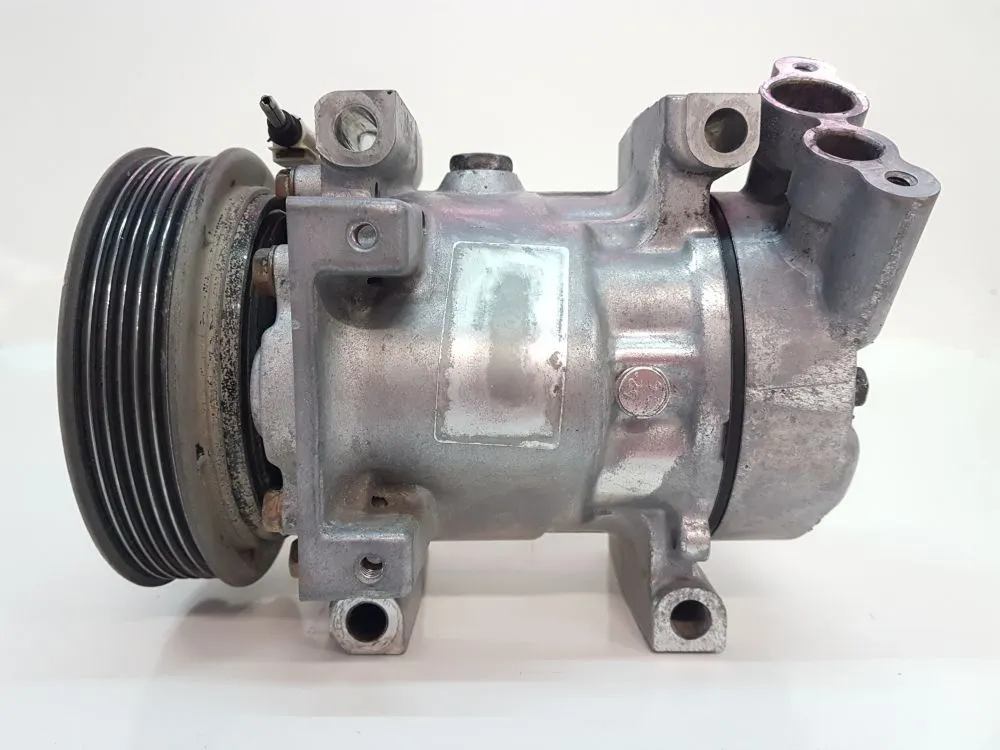 COMPRESSORE A/C con codice 7700111235 da RENAULT Clio Serie (99>01) 1900 Diesel 59 (2000)