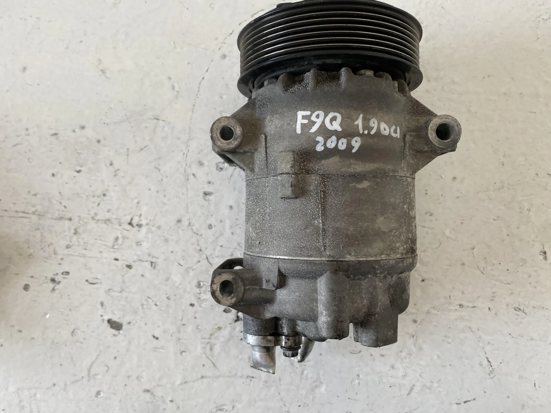 COMPRESSORE A/C con codice 8200678499 da RENAULT Megane III (08>16) 1900 Diesel con codice motore F9Q (2009)