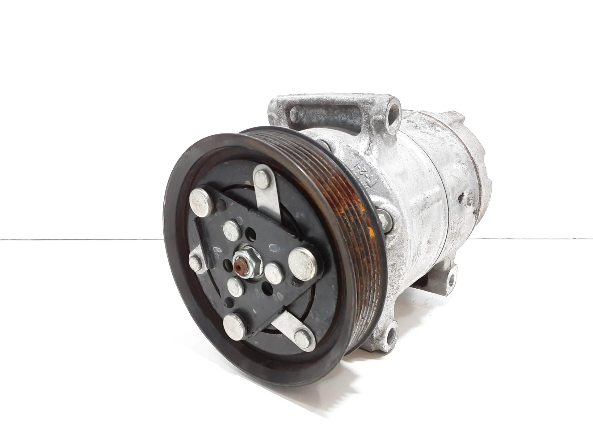COMPRESSORE A/C con codice 926003123R da RENAULT Megane Serie (15>) 1500 Diesel 81 kW / 110 CV con codice motore K9K G6/K9K 646, K9K 648, K9K 656, K9K 657 (2018)
